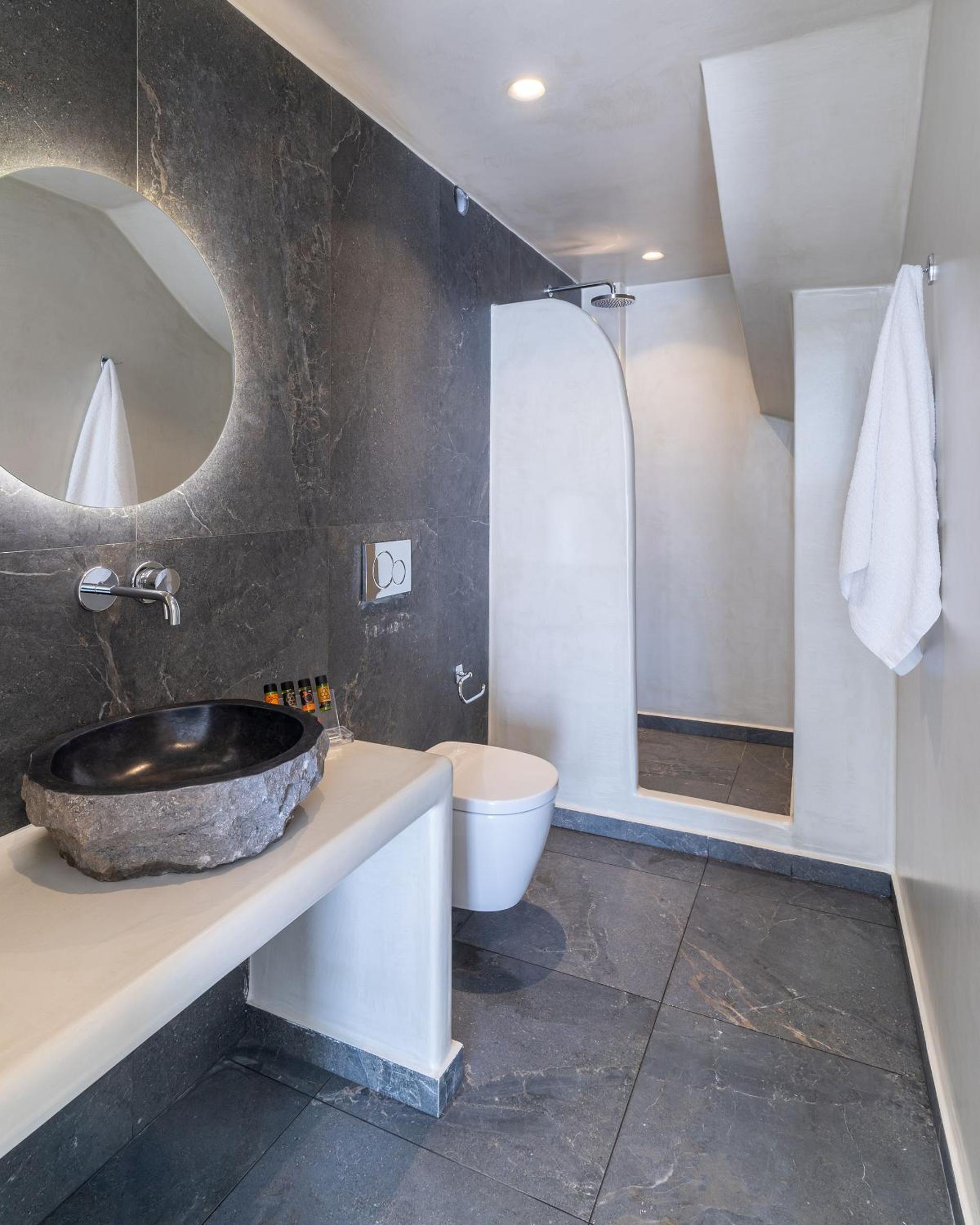 Superior Suite - Photo 4