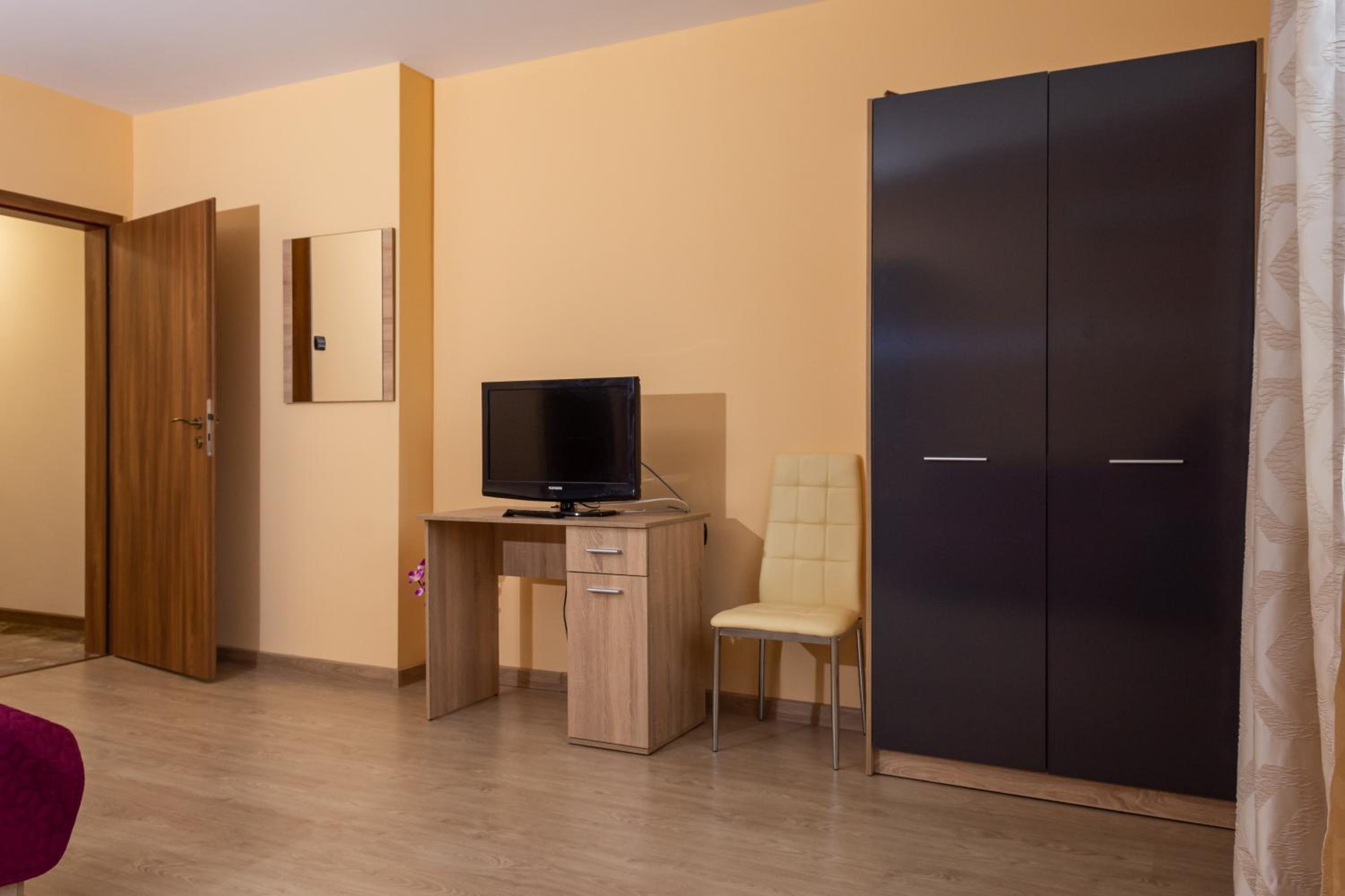 Three-Bedroom Apartment - Photo 3