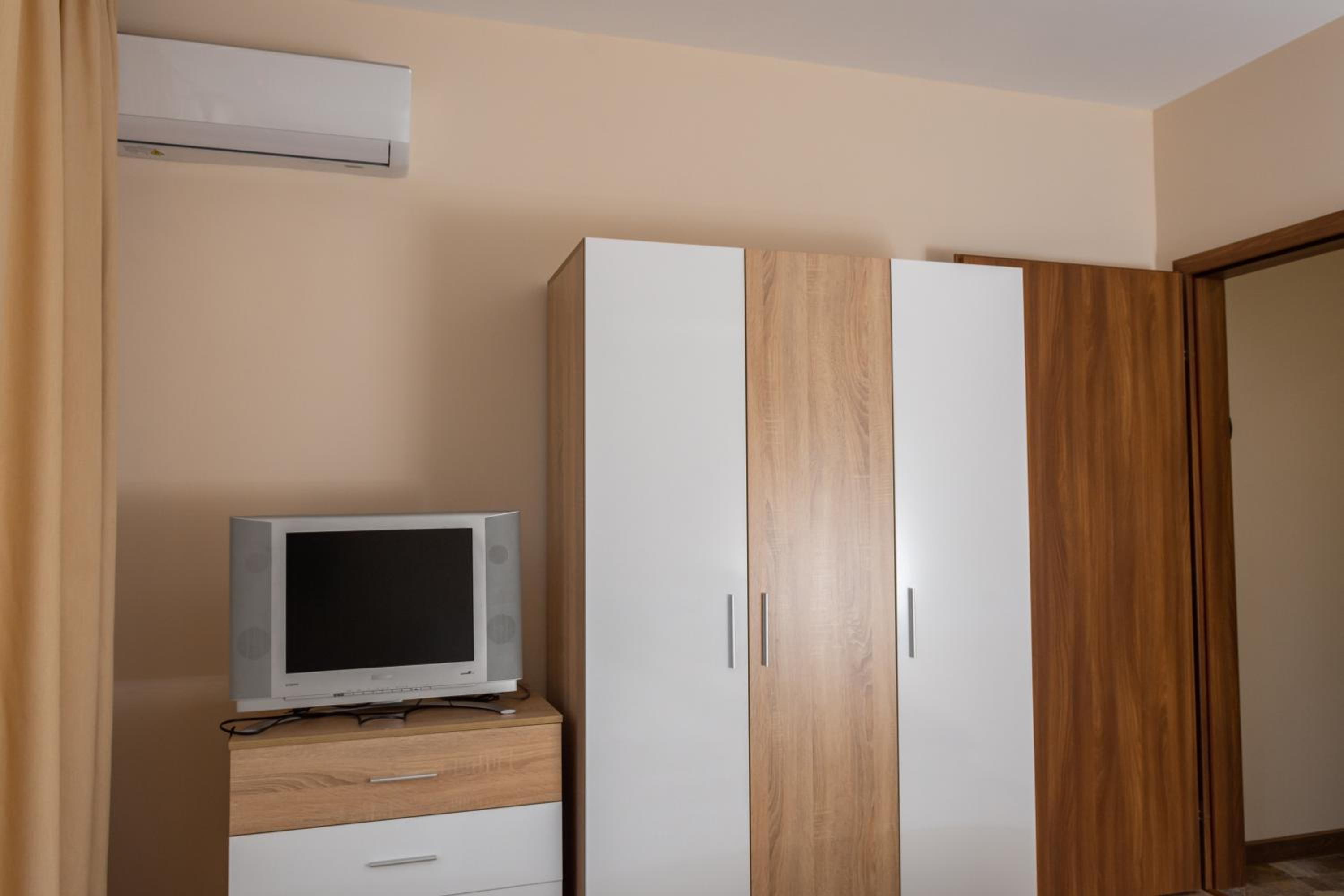 Three-Bedroom Apartment - Photo 7