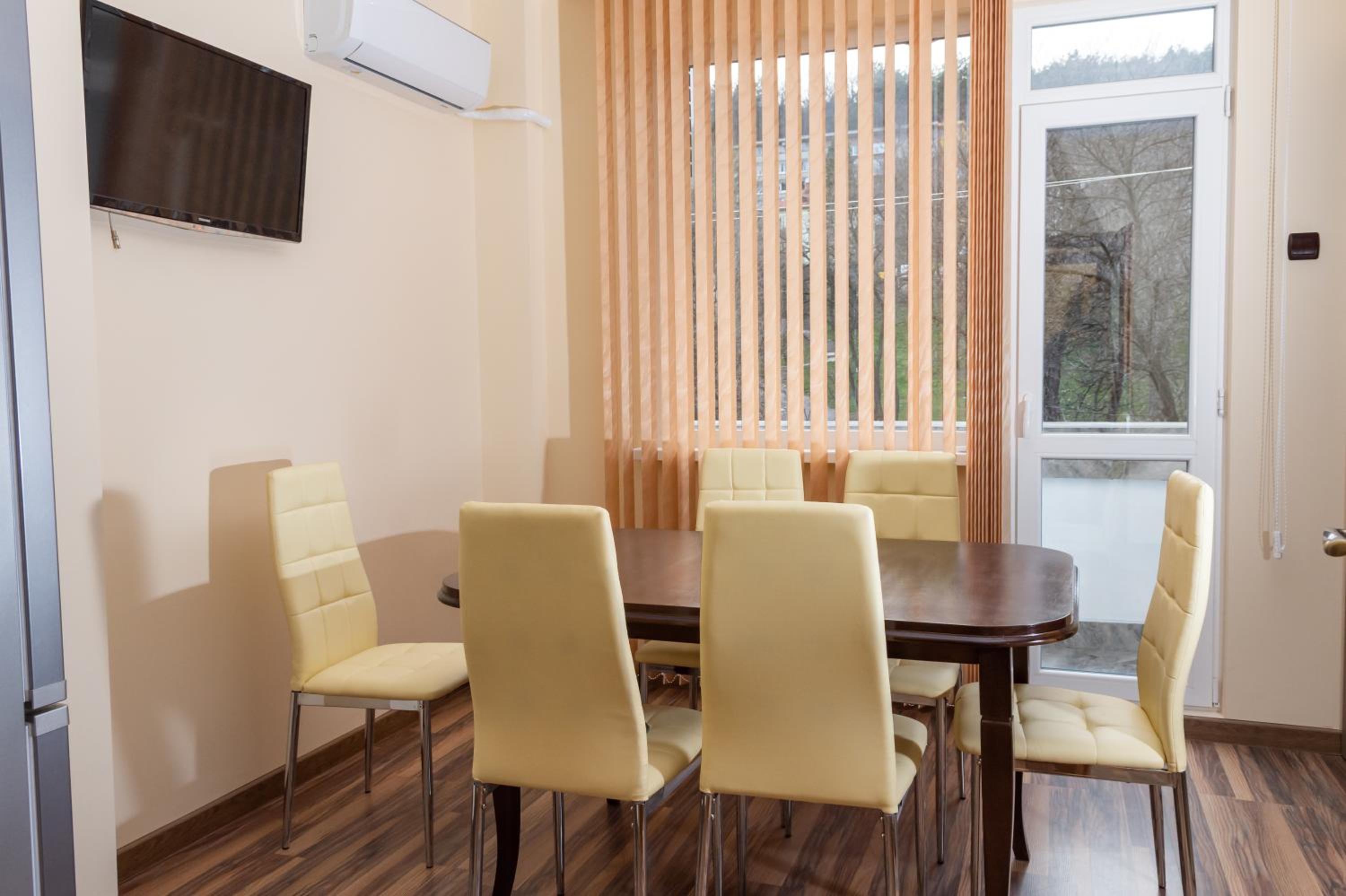 Three-Bedroom Apartment - Photo 8