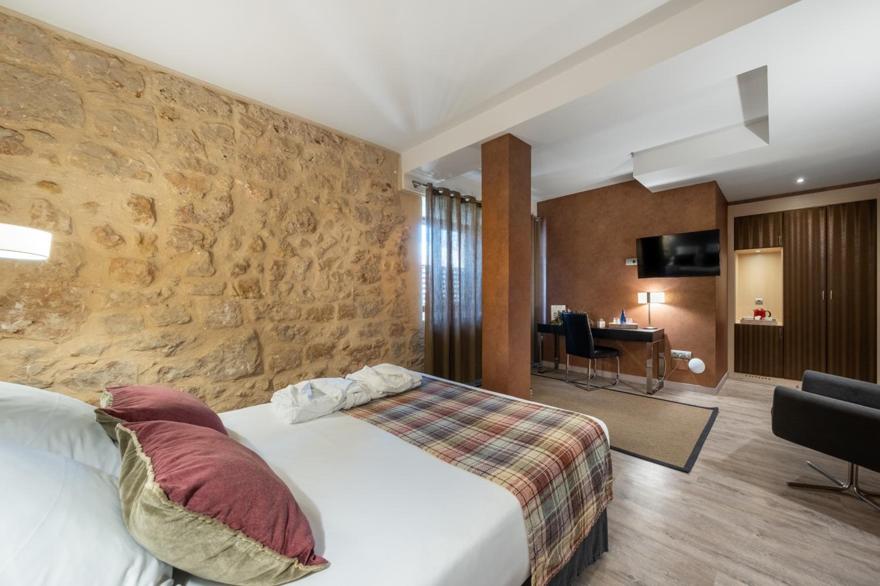 Double or Twin Room with Spa Access - Photo 4