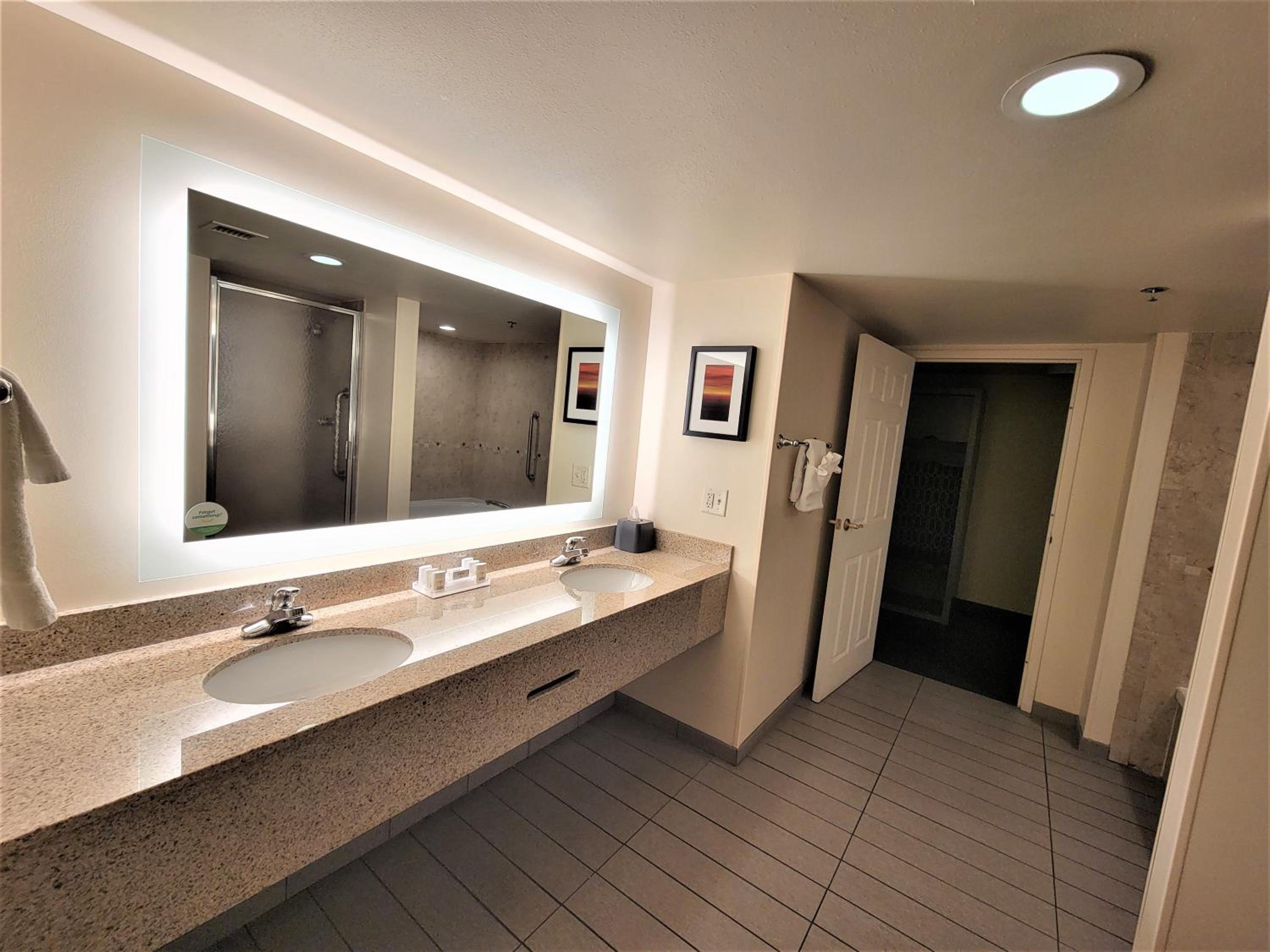 Two-Bedroom Suite - Photo 2