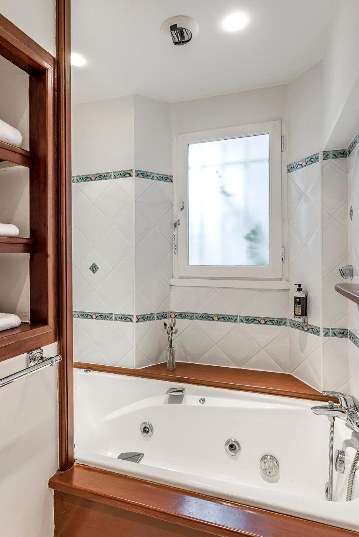 Suite - Photo 2