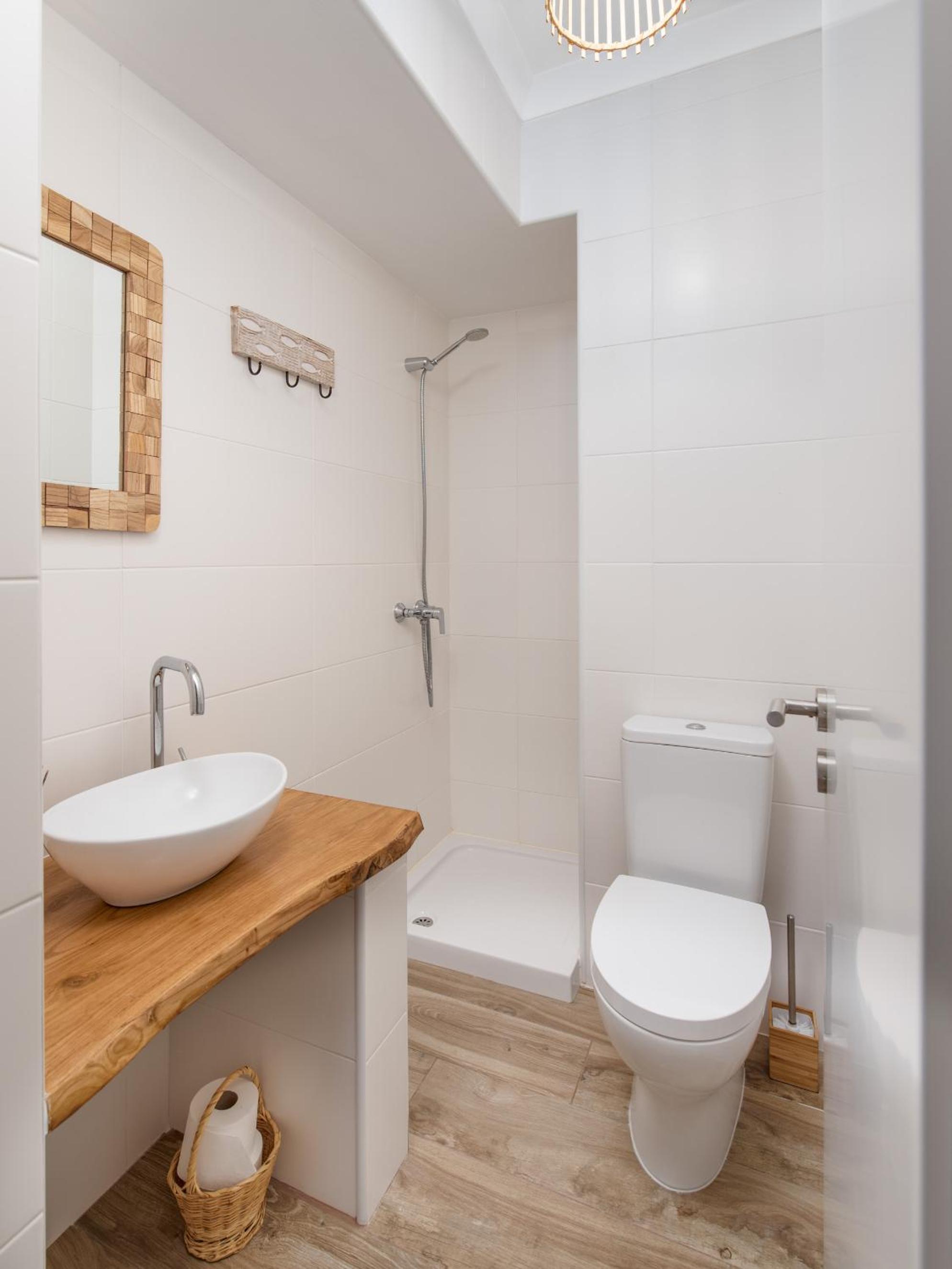Twin Room with Private Bathroom photo 2