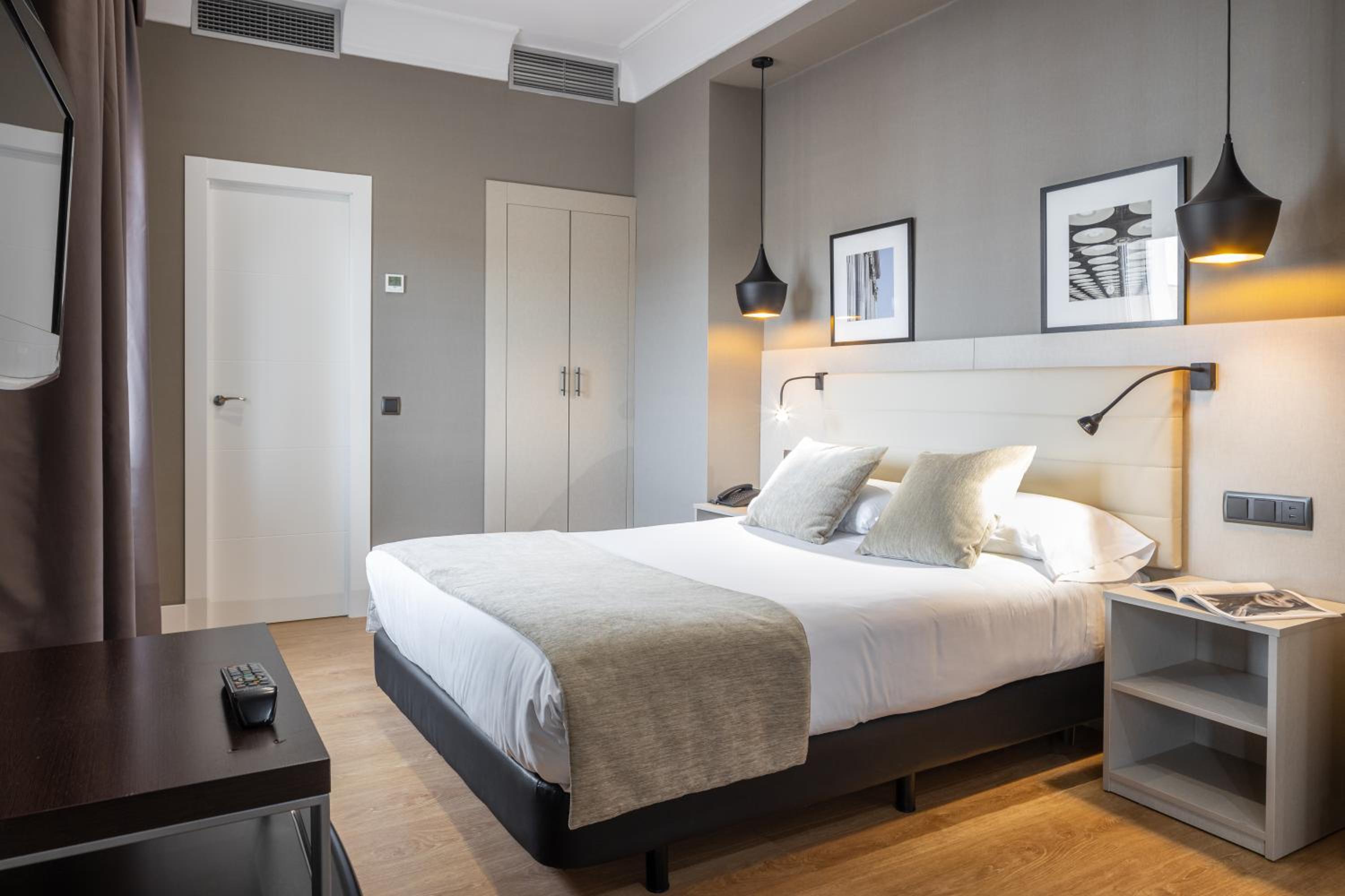 Double or Twin Room - Photo 3