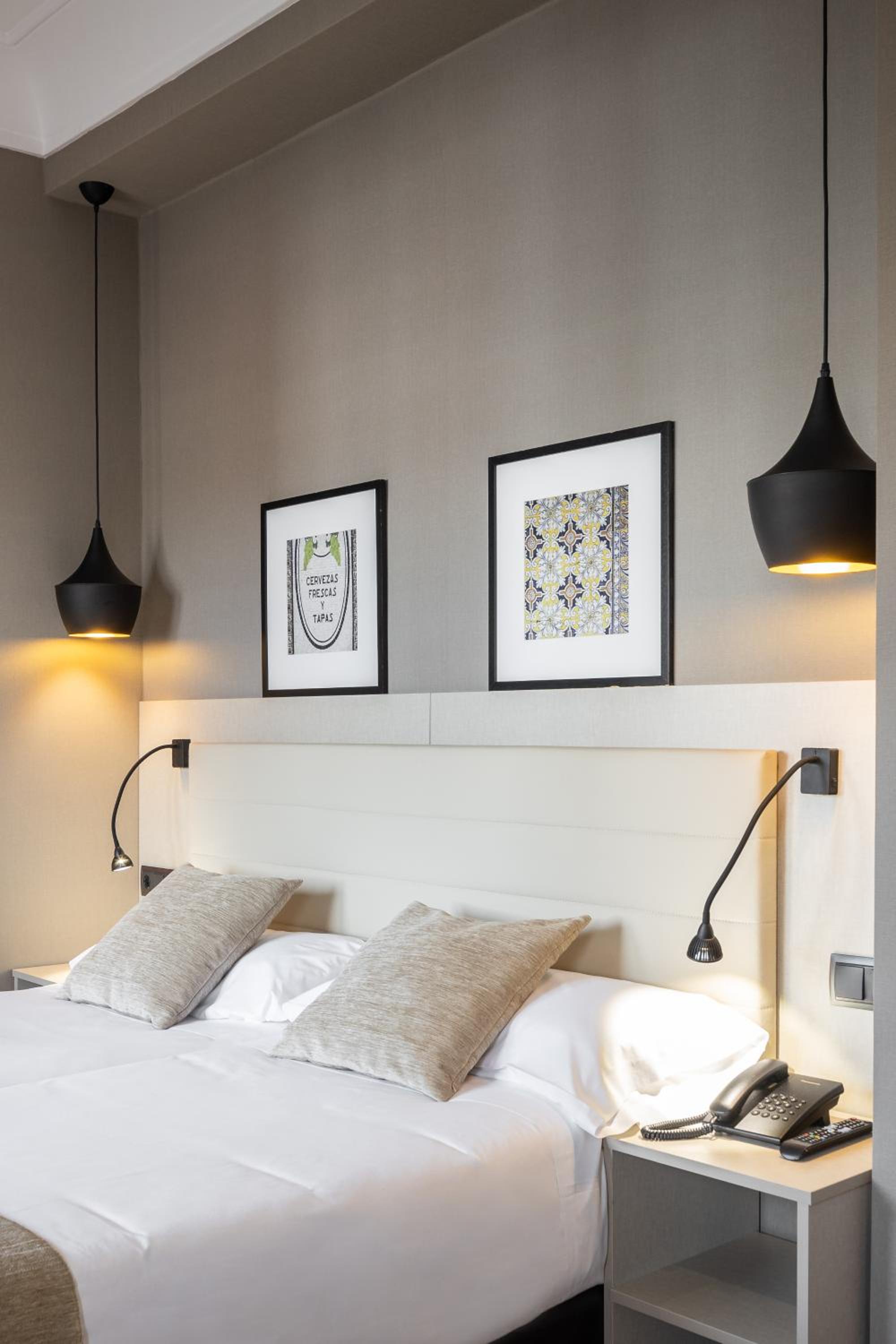 Double or Twin Room - Photo 15