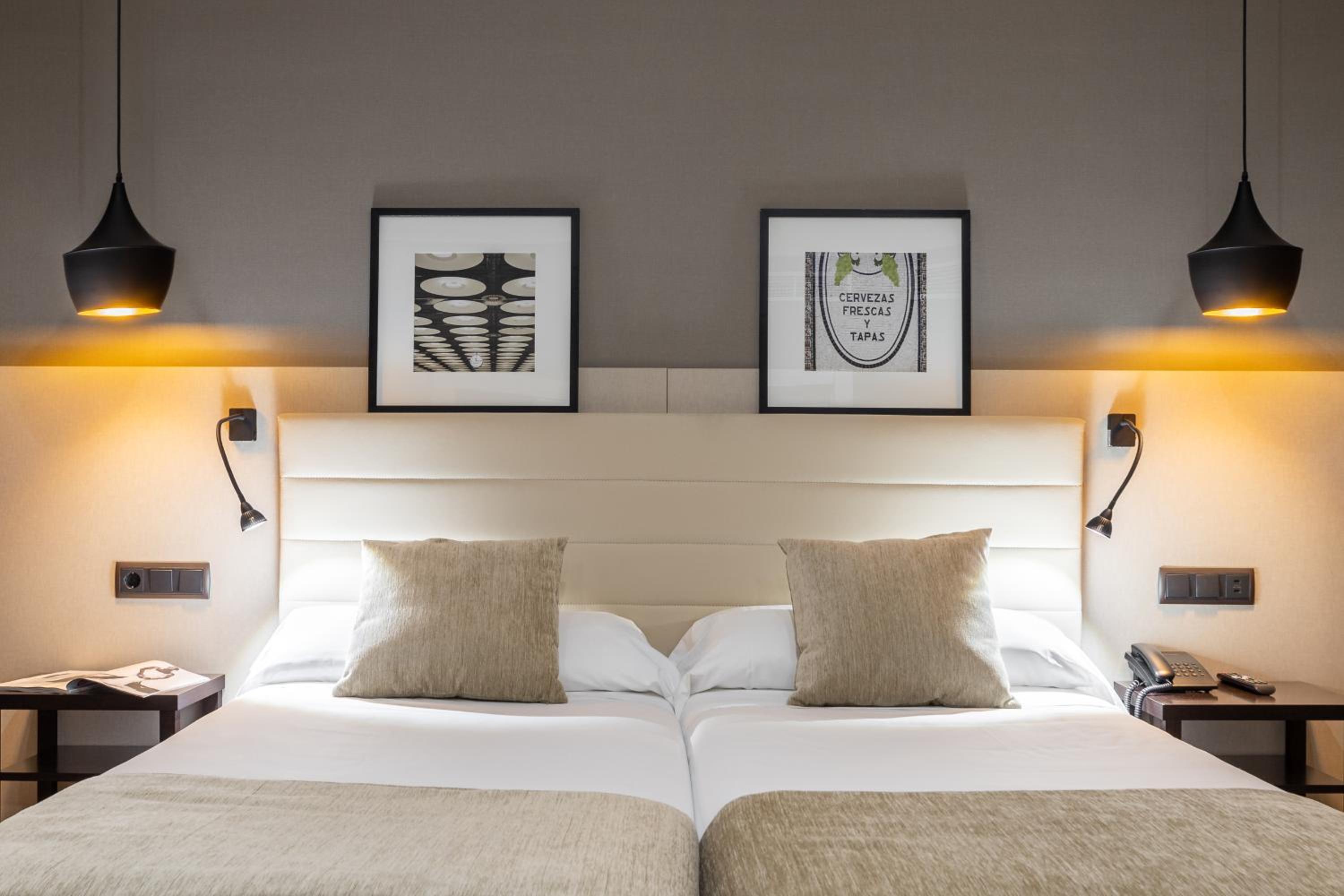 Double or Twin Room - Photo 12