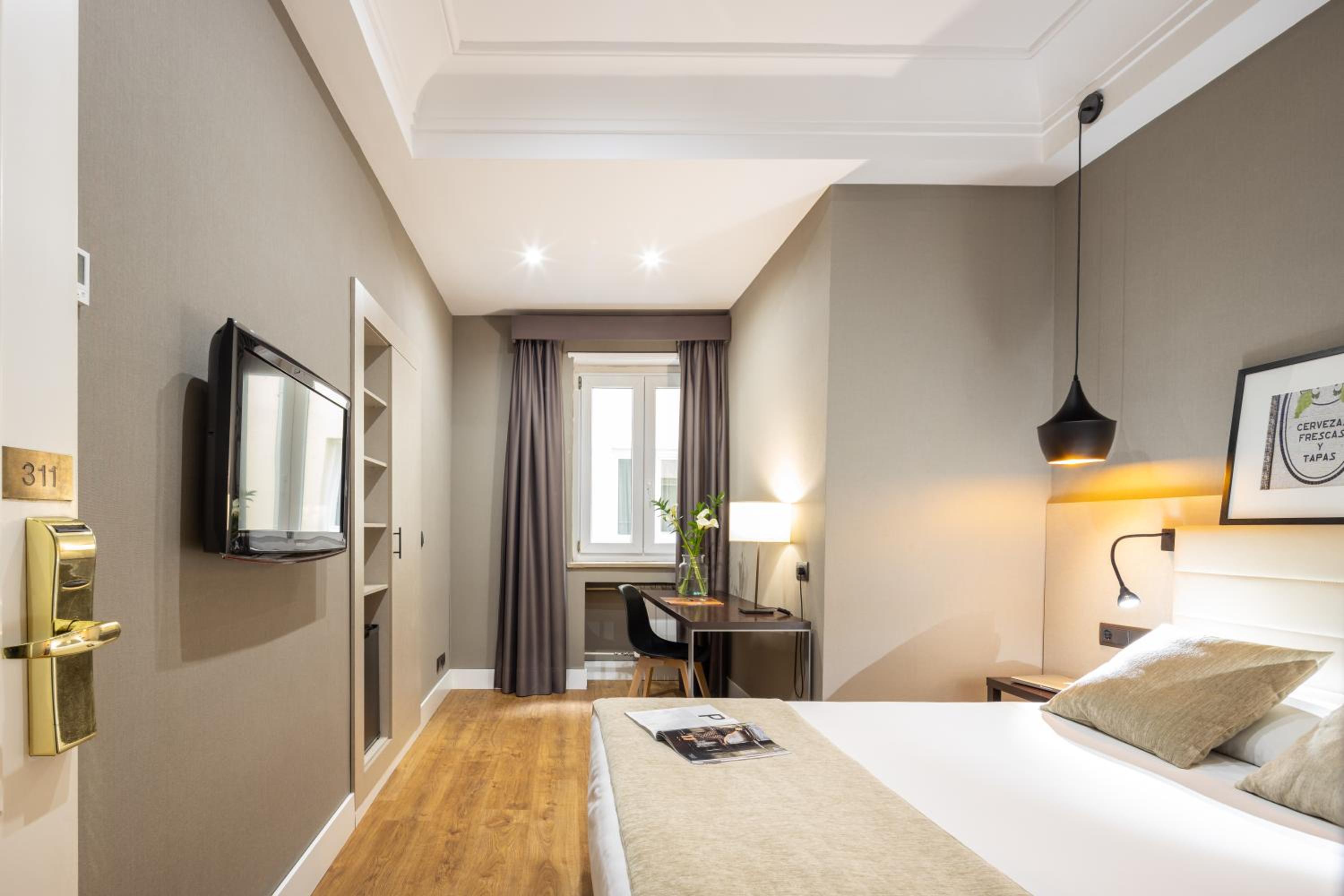 Double or Twin Room - Photo 13