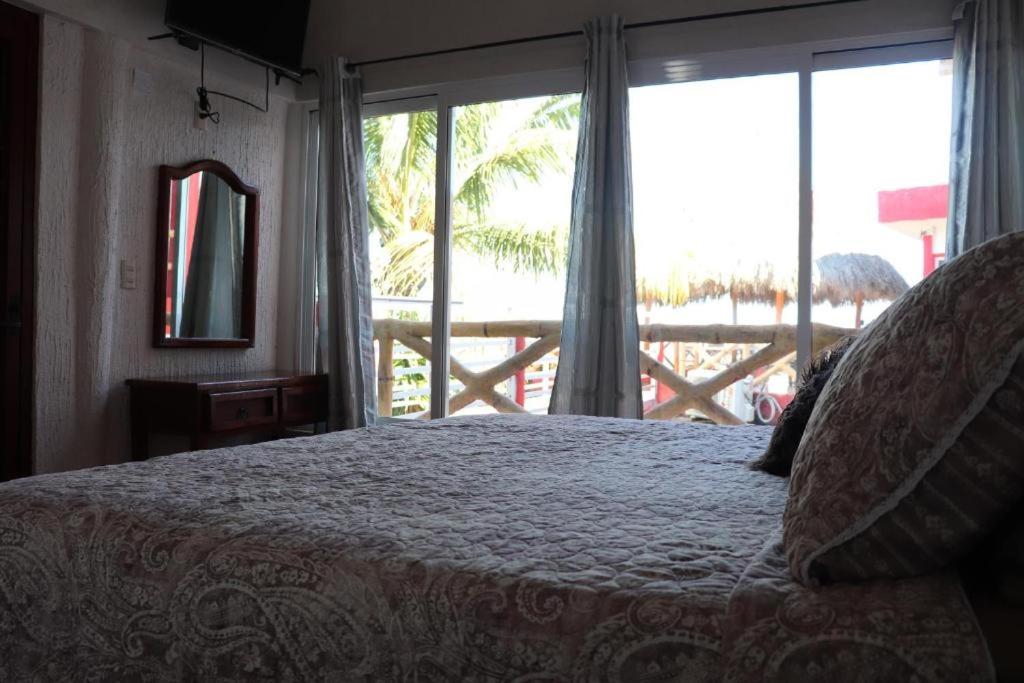 Queen Suite with Sea View - Photo 4