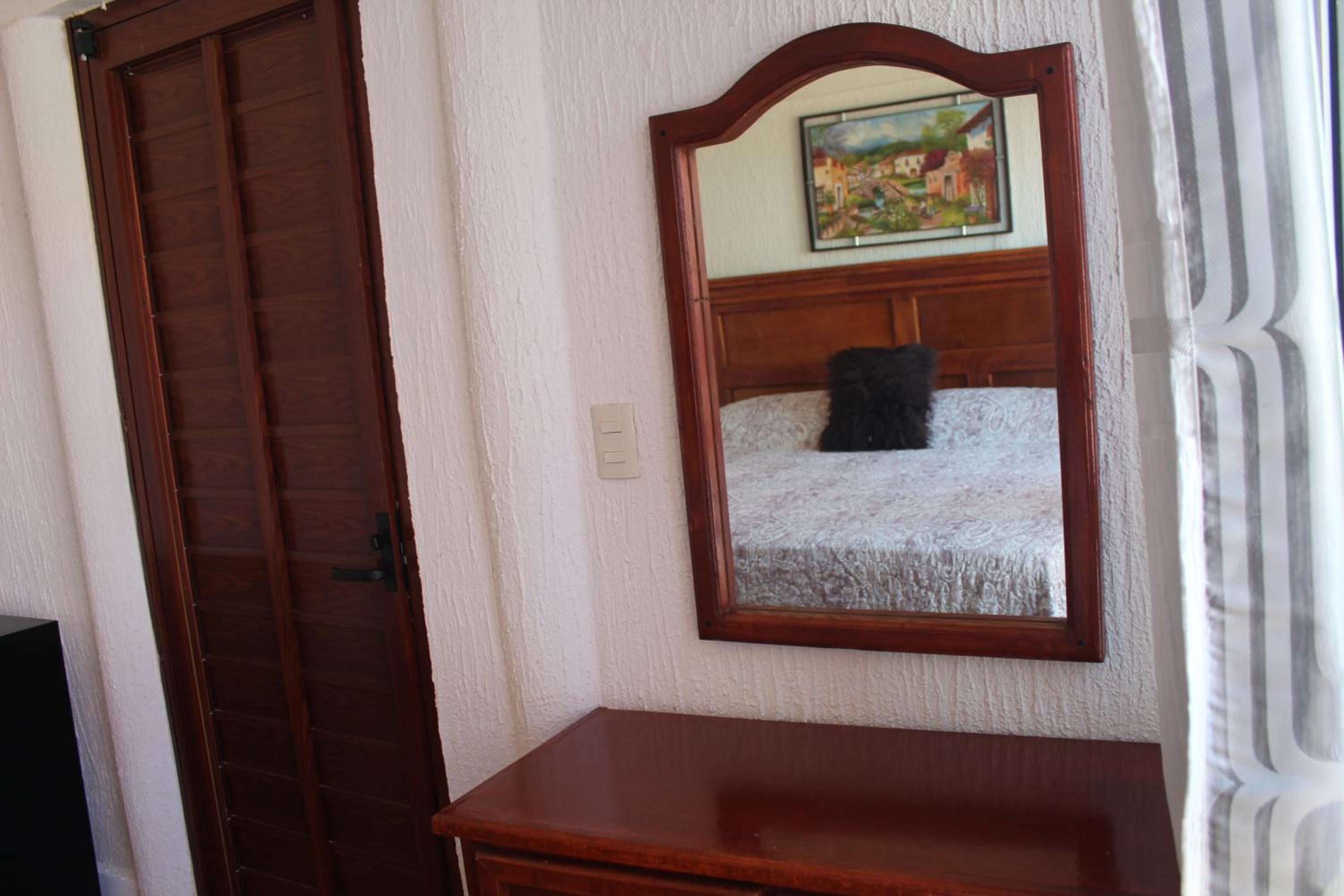 Queen Suite with Sea View - Photo 7