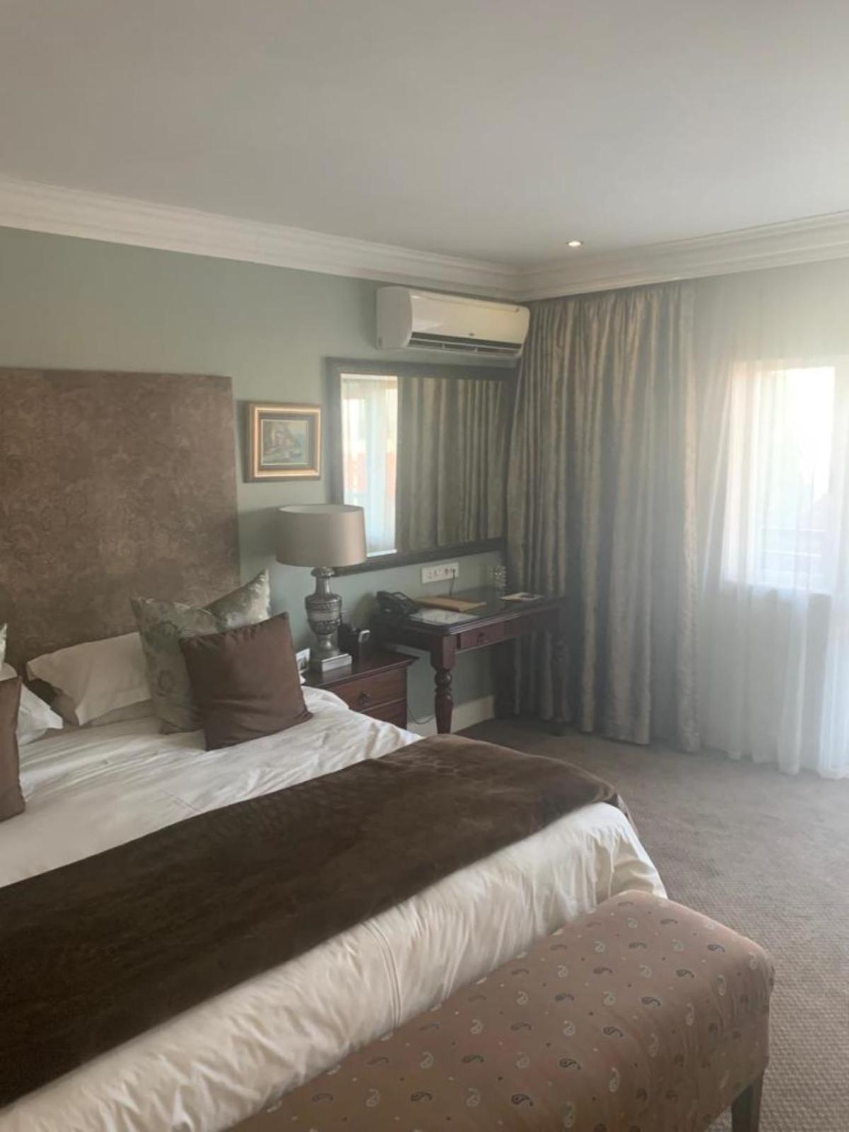 Standard King Room photo 2