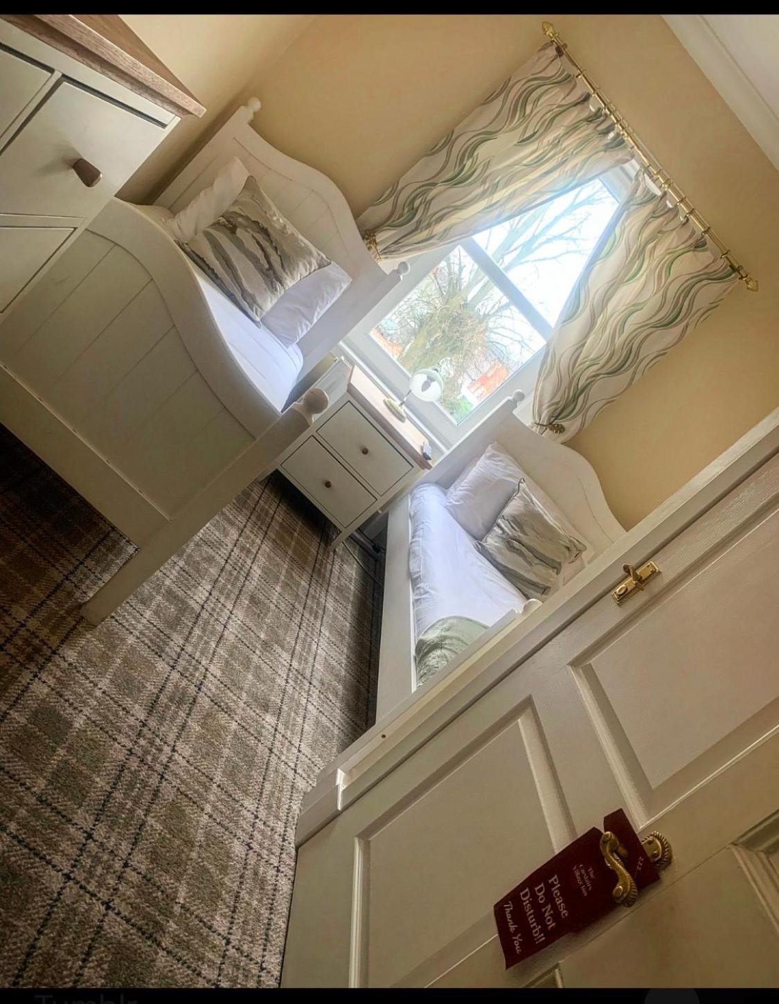 Standard Twin Room photo 2