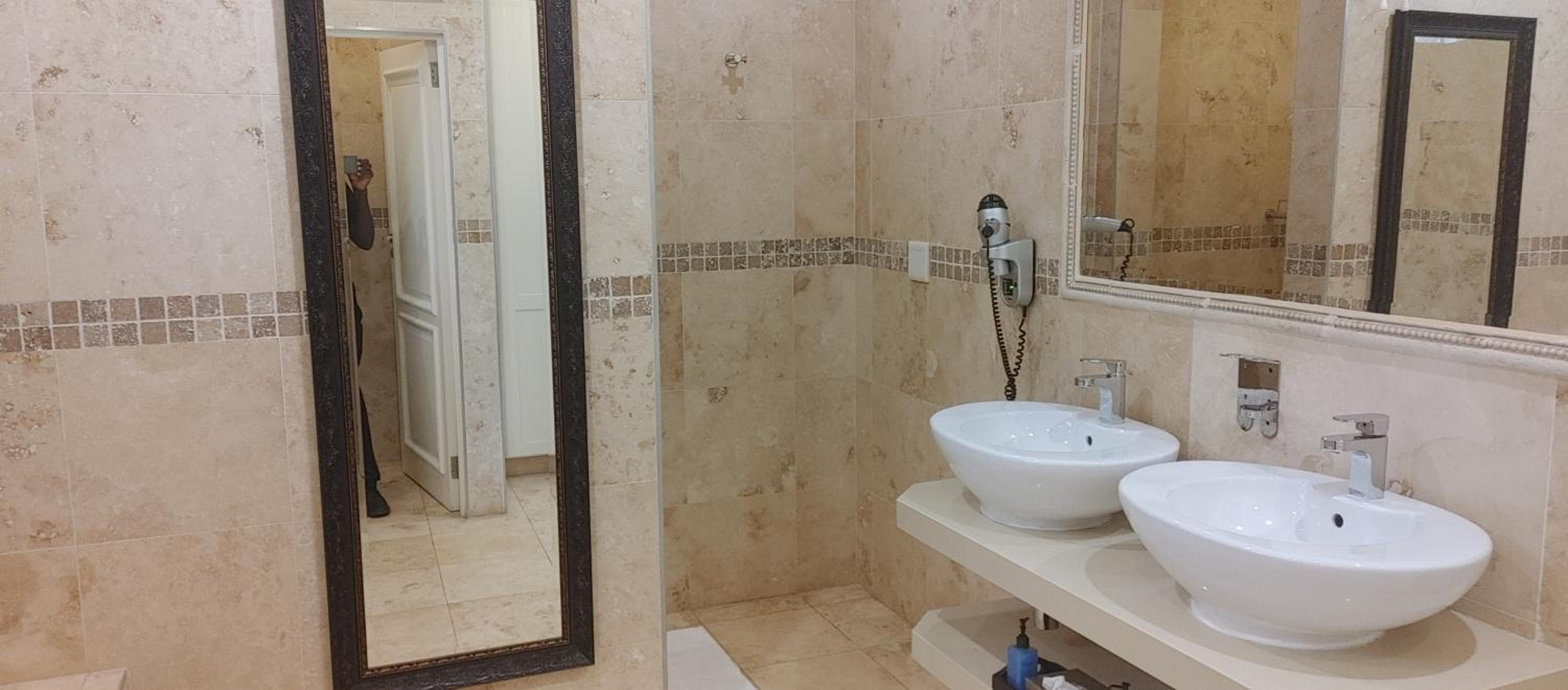 Deluxe Suite photo 2