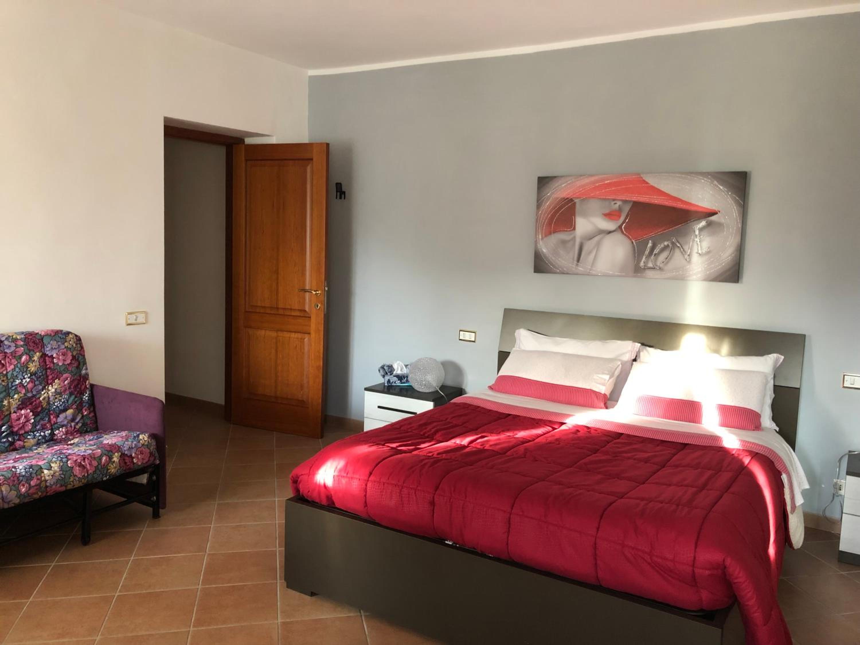 Double Room - Photo 5