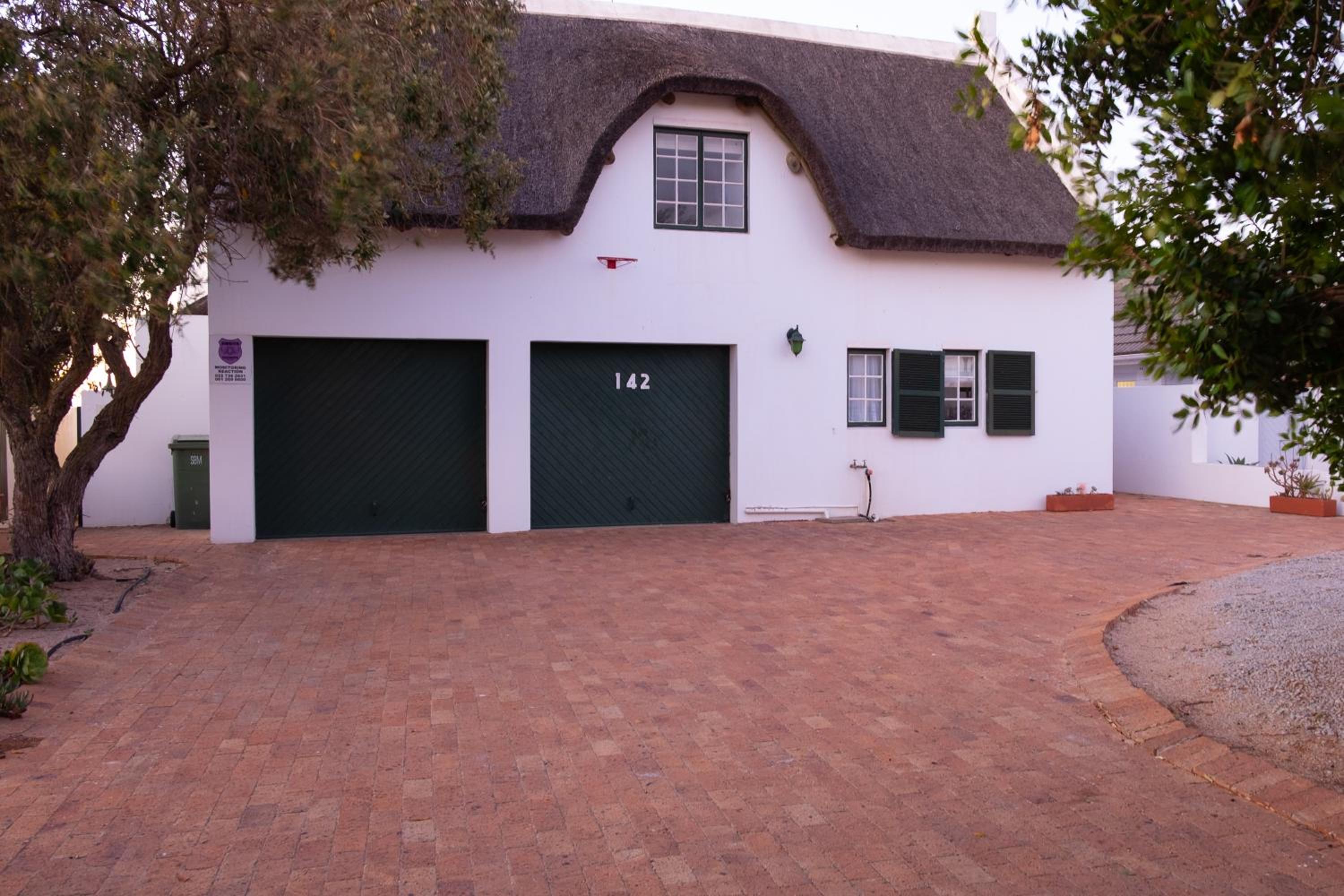 Three-Bedroom Villa photo 3