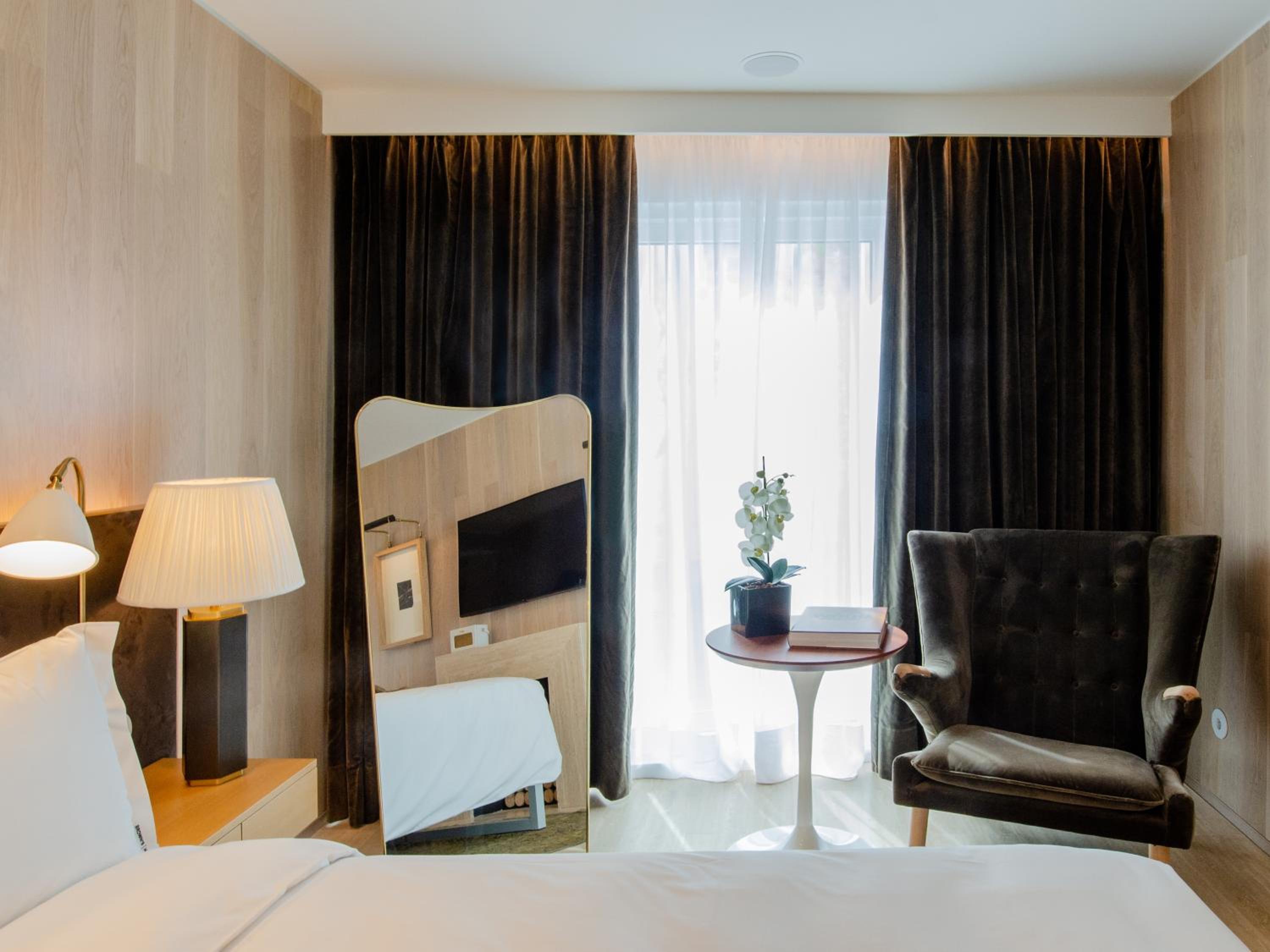 Contemporary Junior Suite - Photo 15