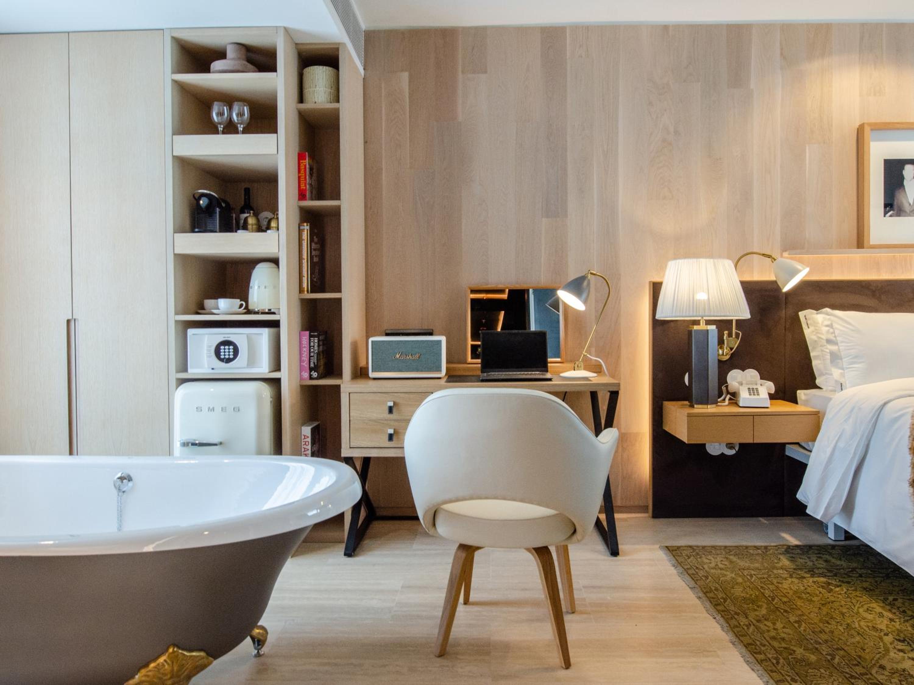 Contemporary Junior Suite - Photo 12