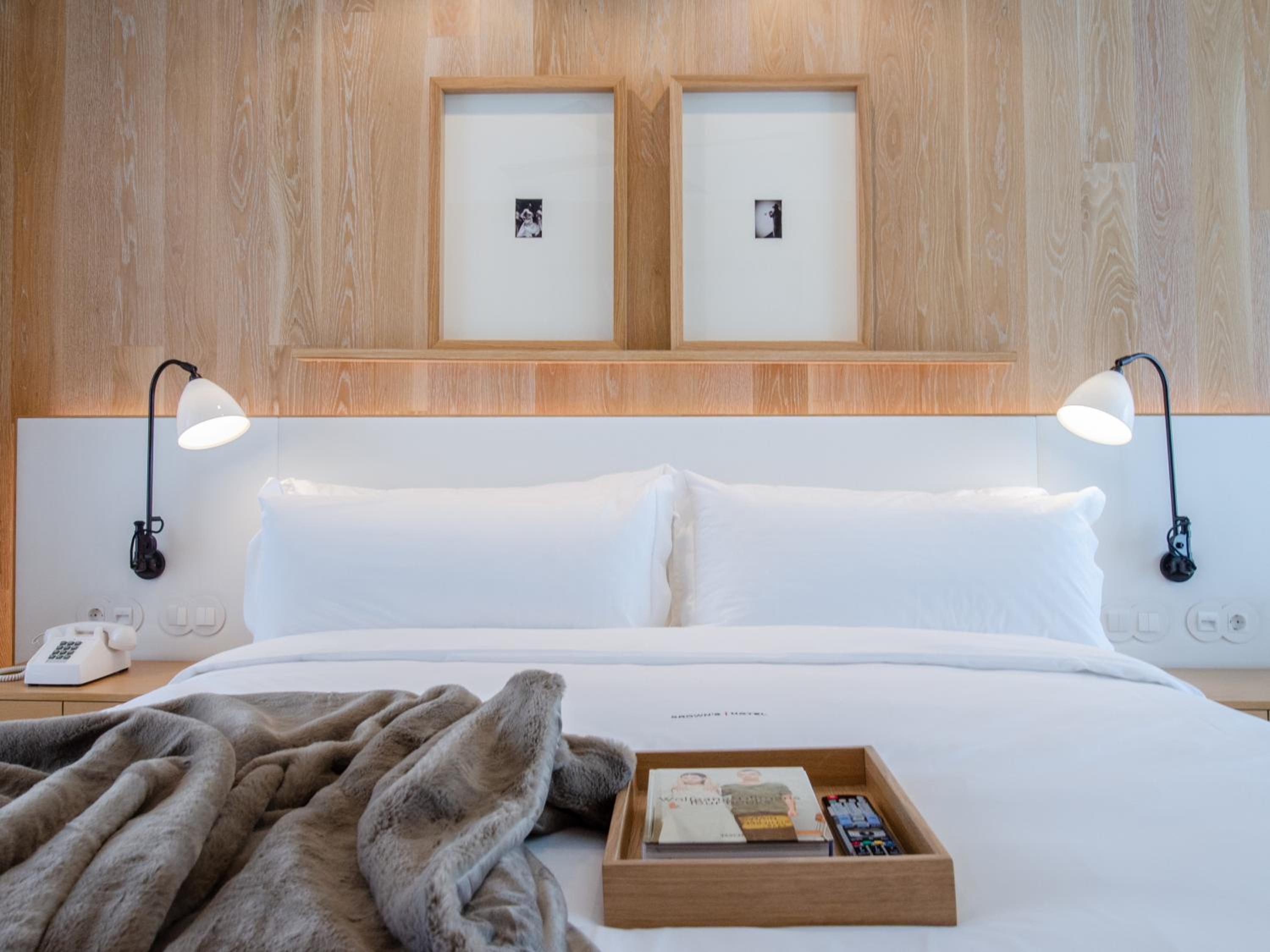 Contemporary Master Suite - Photo 3