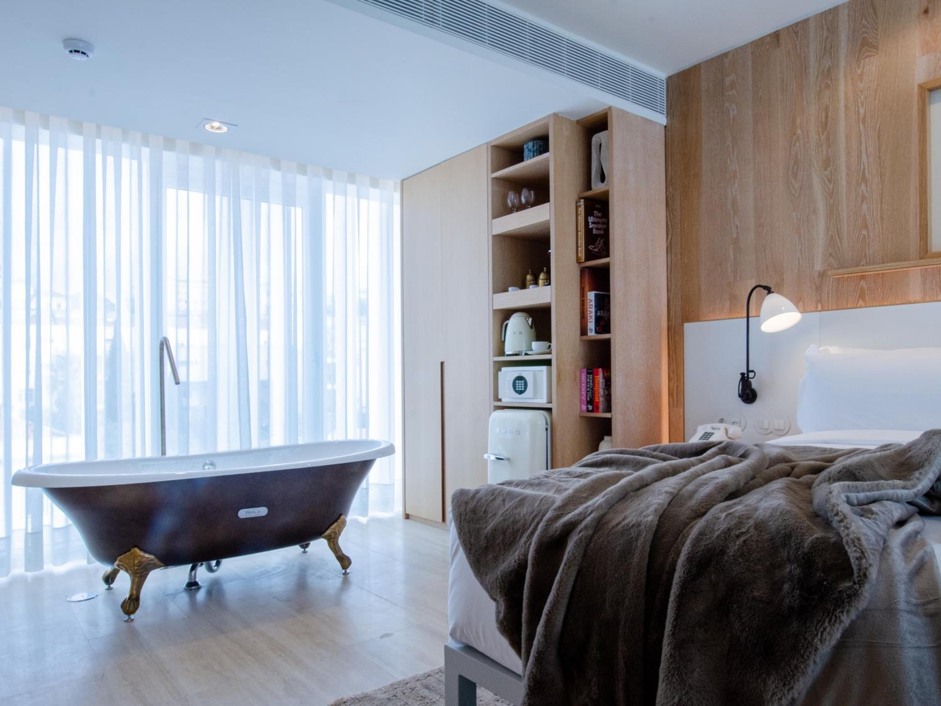 Contemporary Master Suite - Photo 5