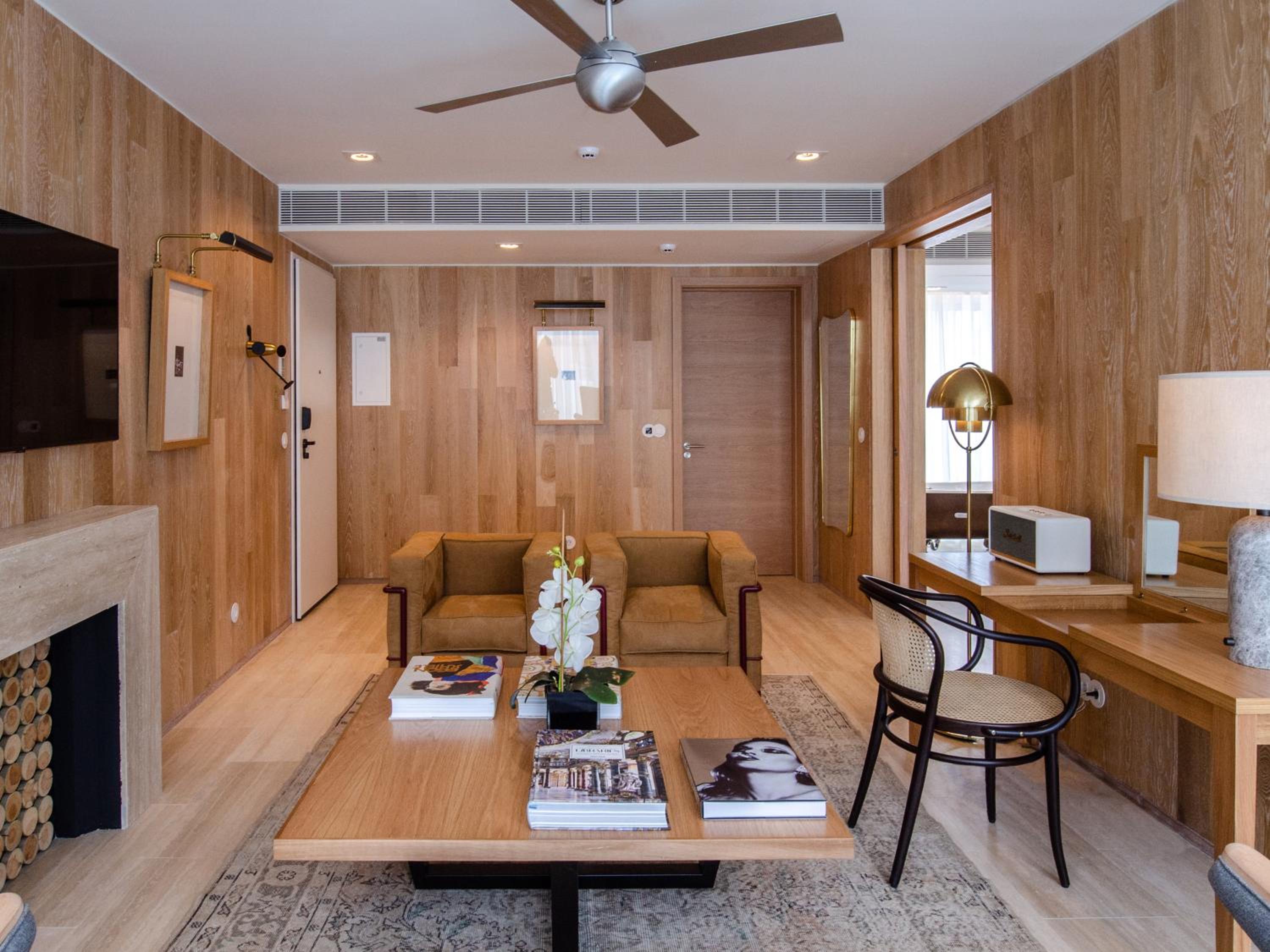 Contemporary Master Suite - Photo 4