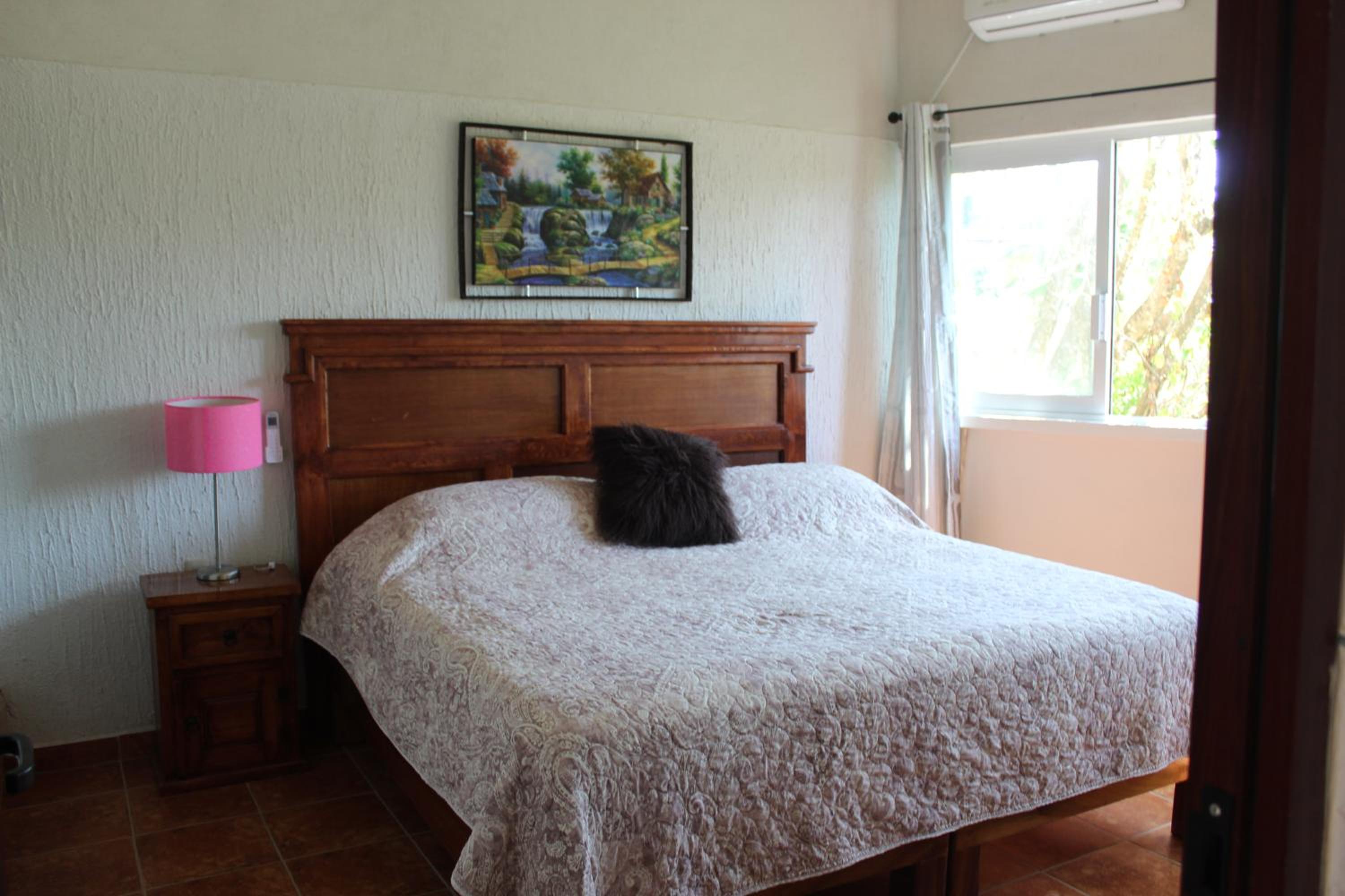 Queen Suite - Photo 1