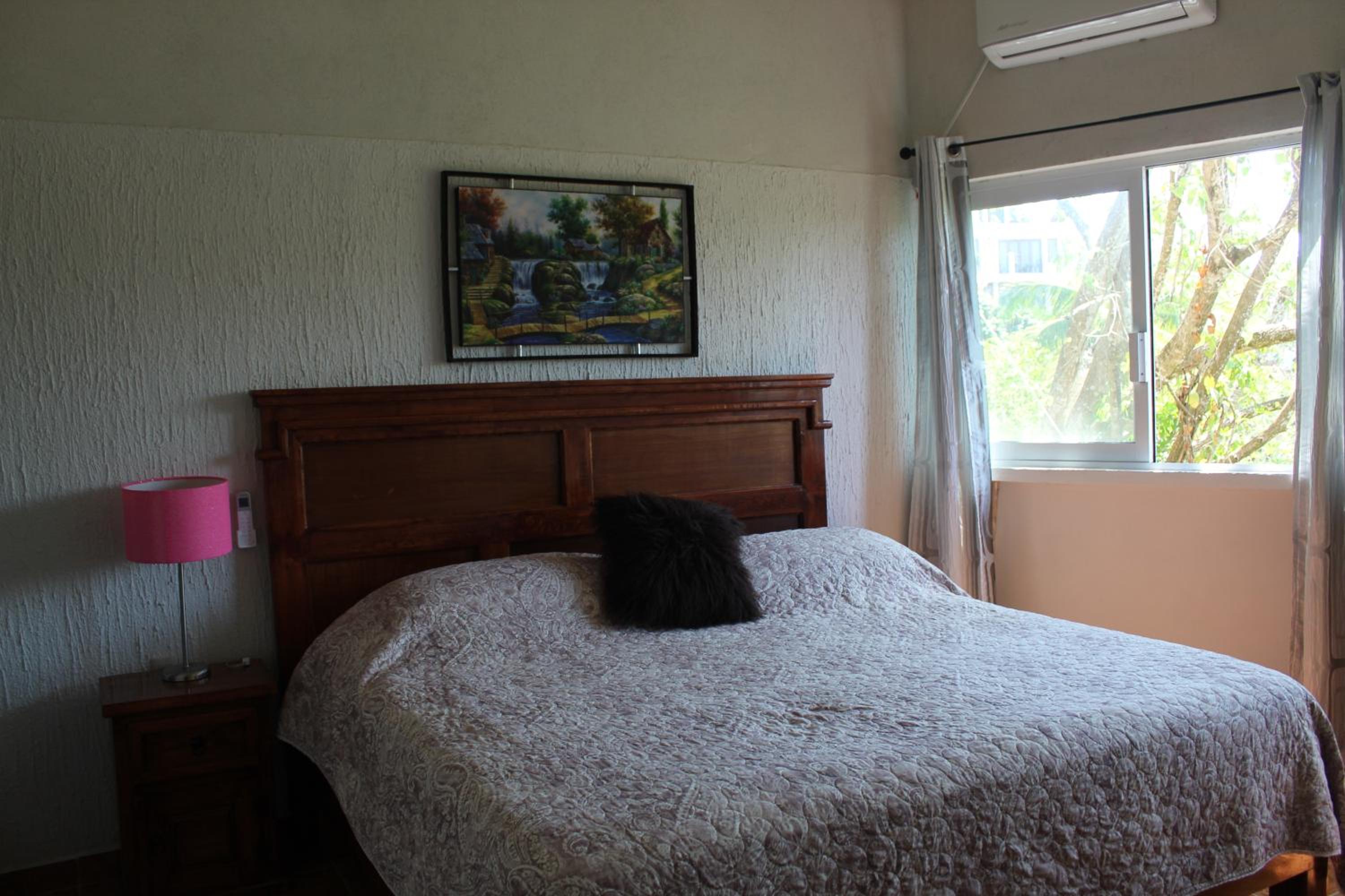 Queen Suite - Photo 3