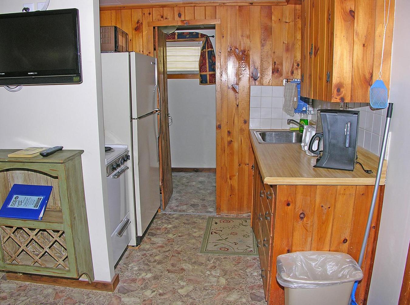 Two-Bedroom Cottage - Little Miss Cottages Main Site Cottage #7 photo 2
