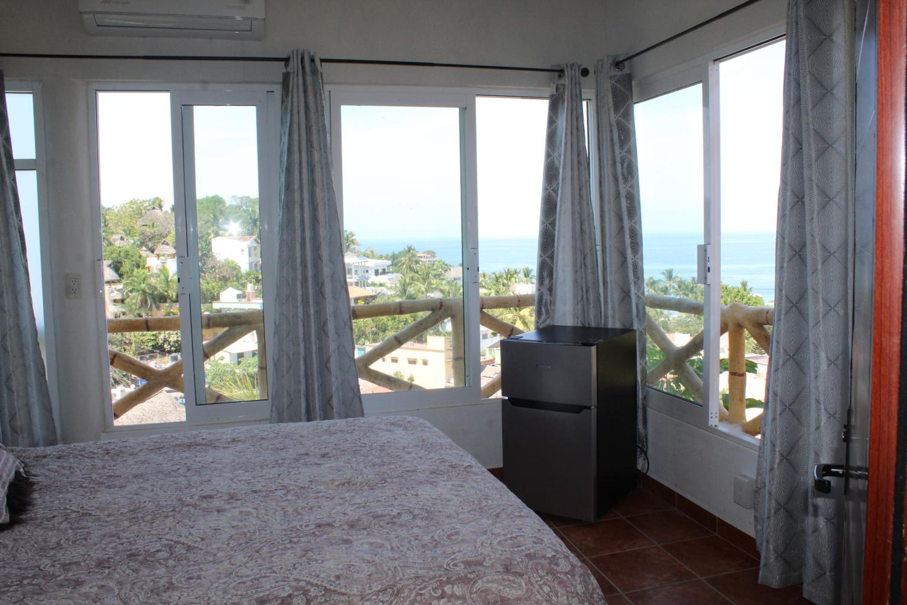 Superior Suite with Sea View - Photo 10