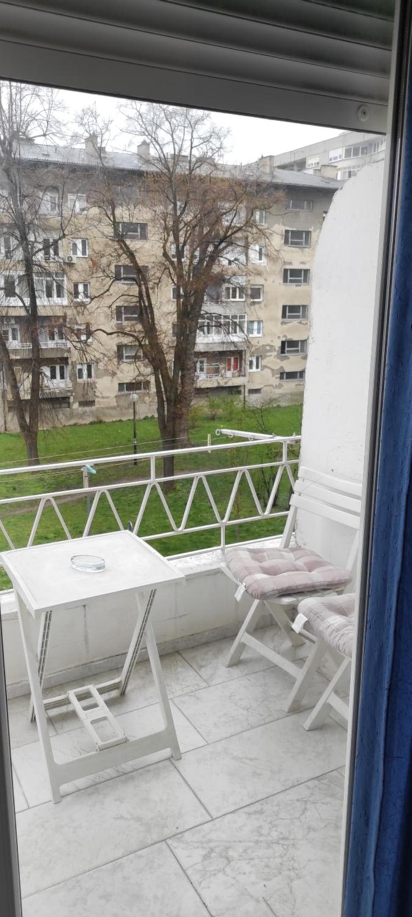 One-Bedroom Apartment - Photo 2