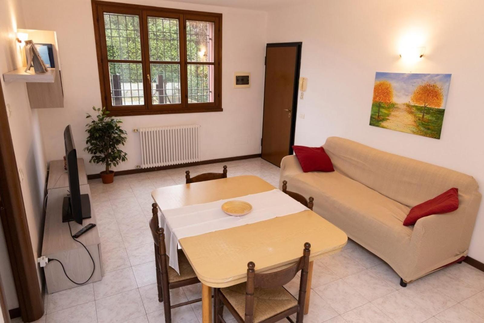 One-Bedroom Apartment photo 1
