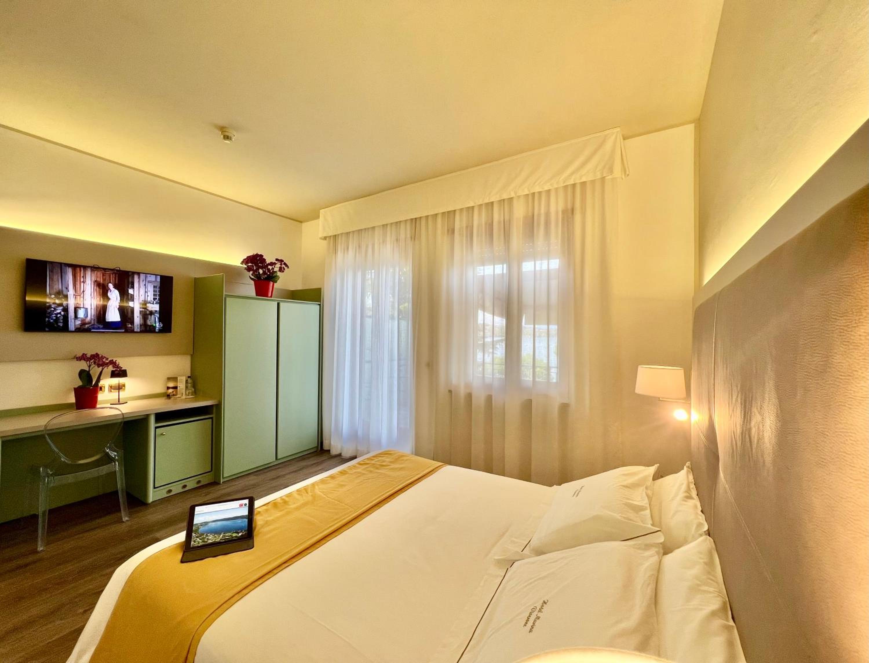 Deluxe Double Room with Balcony photo 2