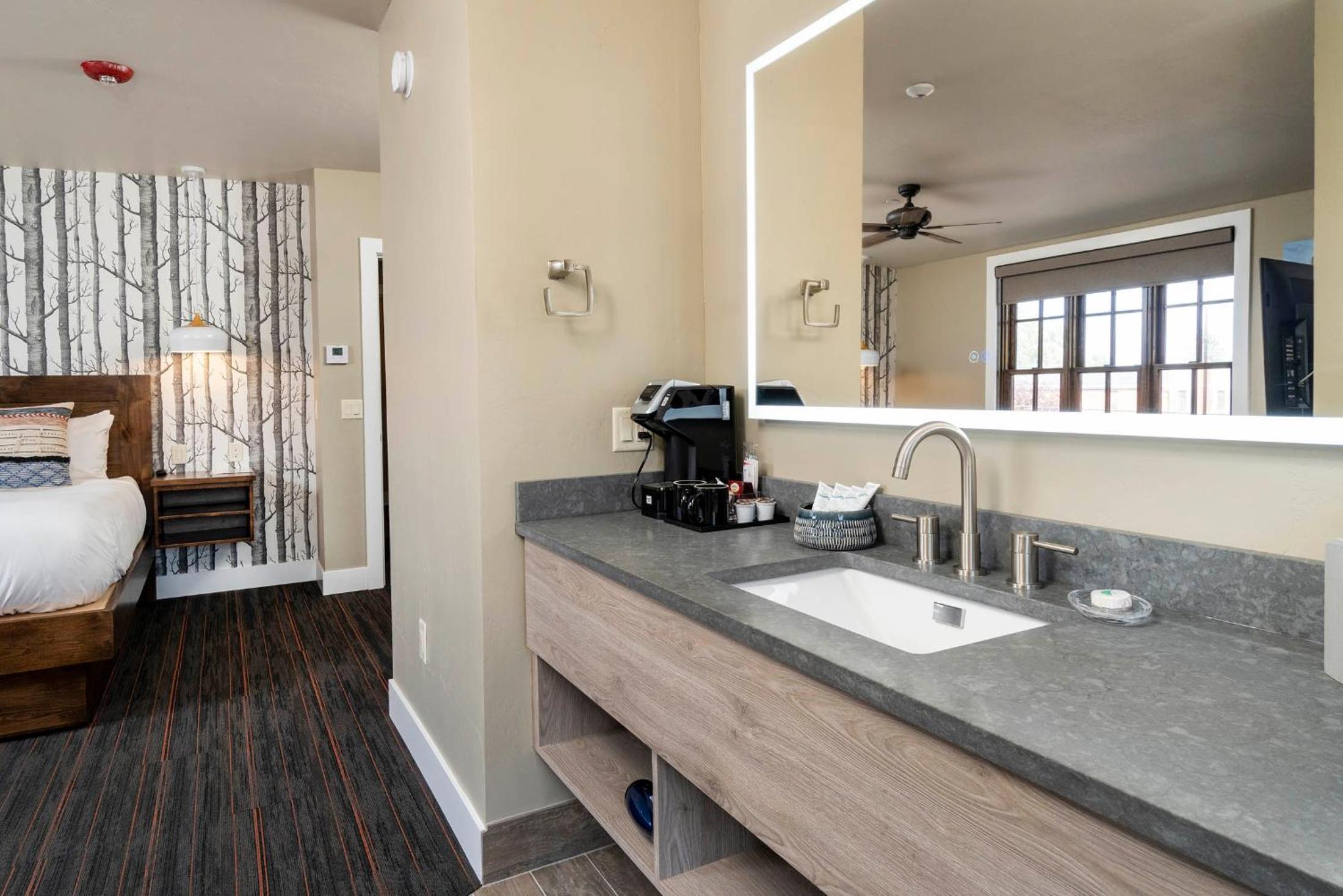 King Room with Balcony photo 3