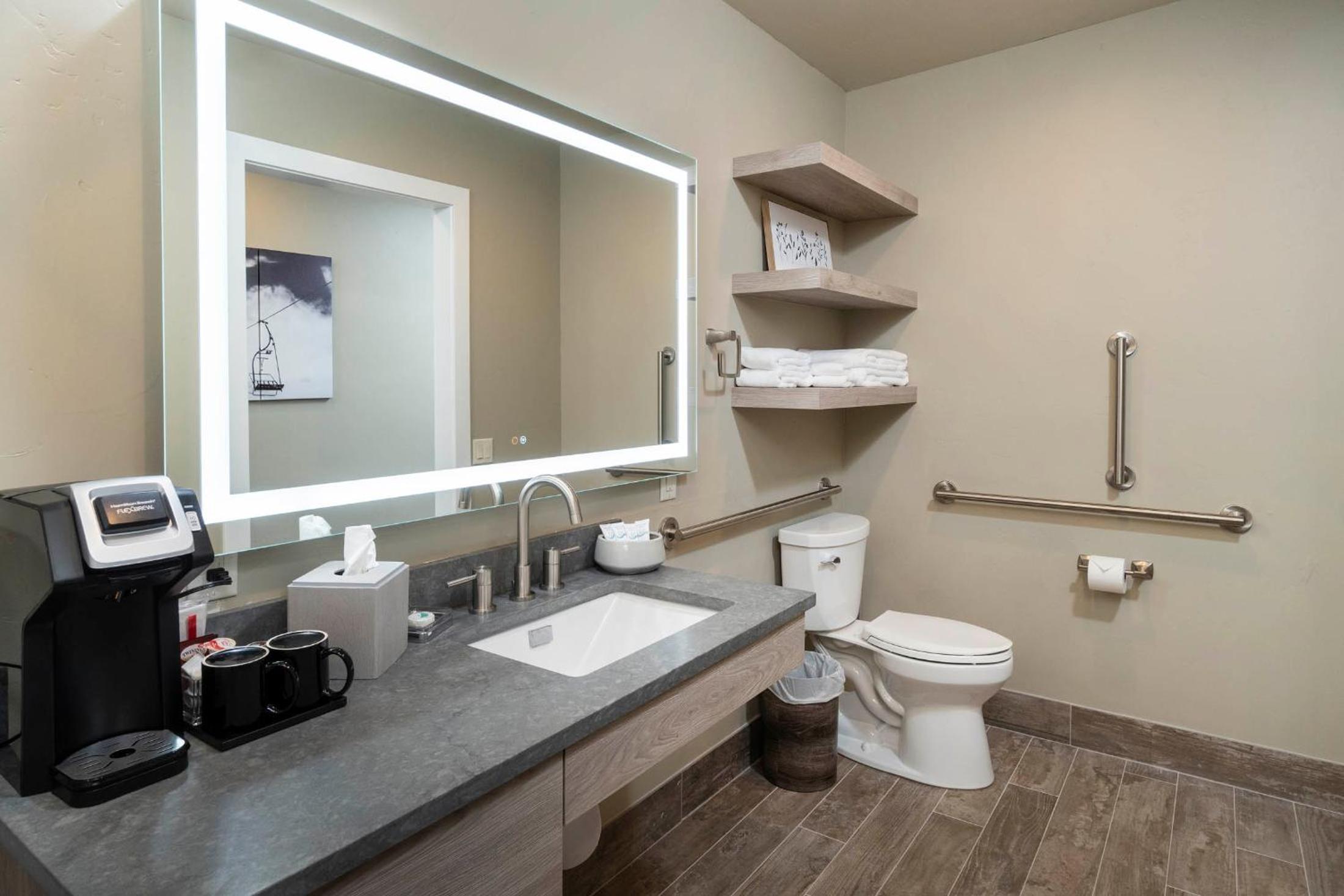 King Room - Disability Access photo 3