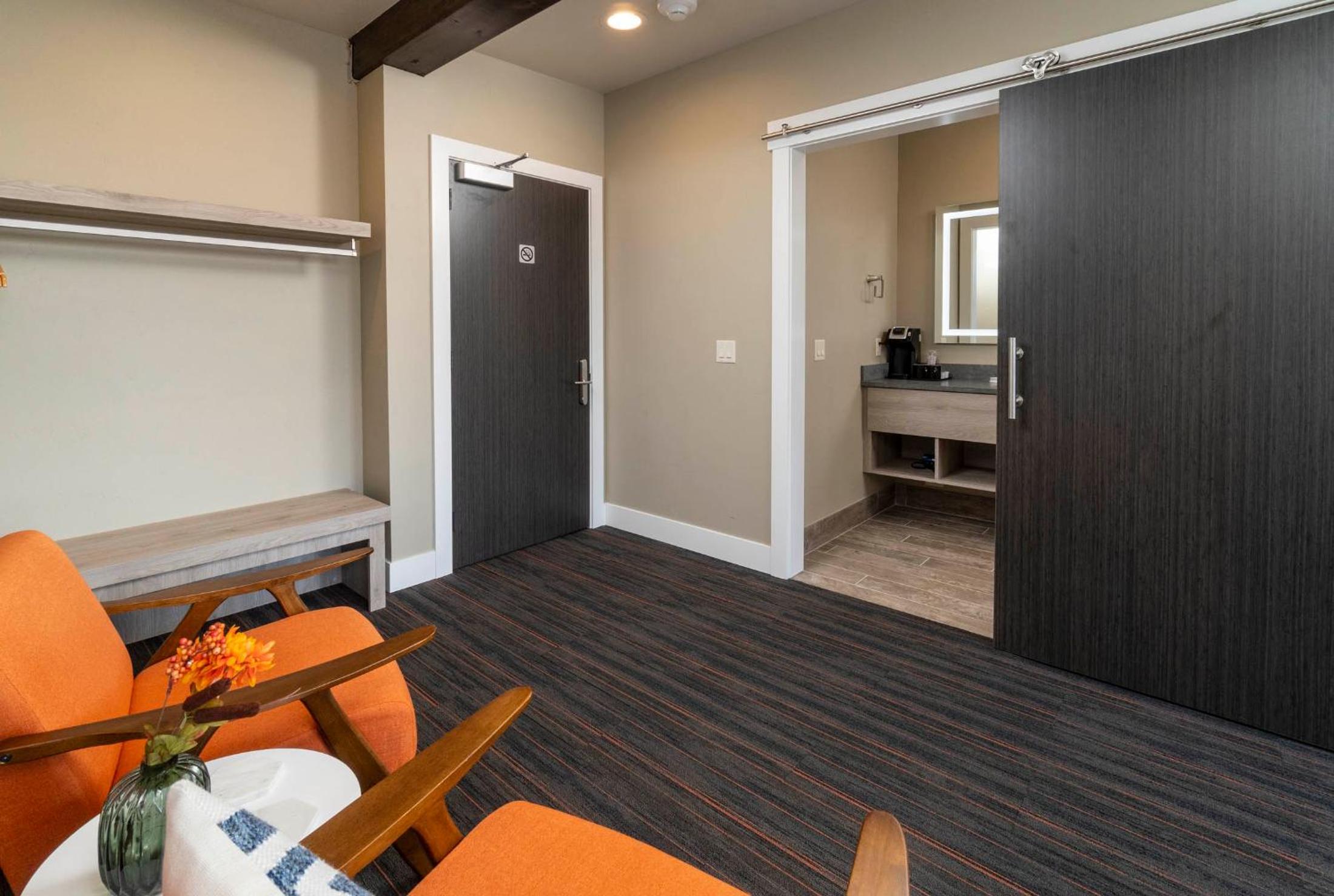 King Room with Balcony photo 3
