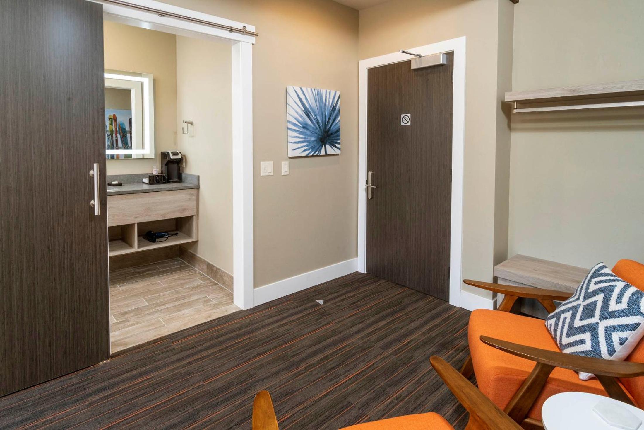 King Room with Balcony photo 3