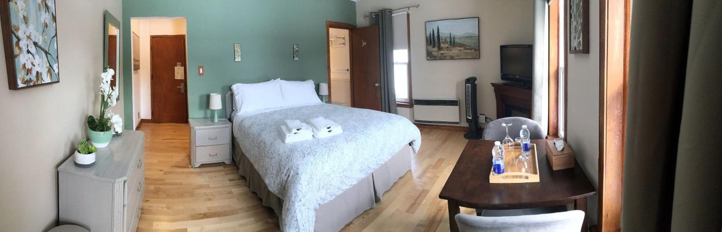 Deluxe Queen Room photo 2