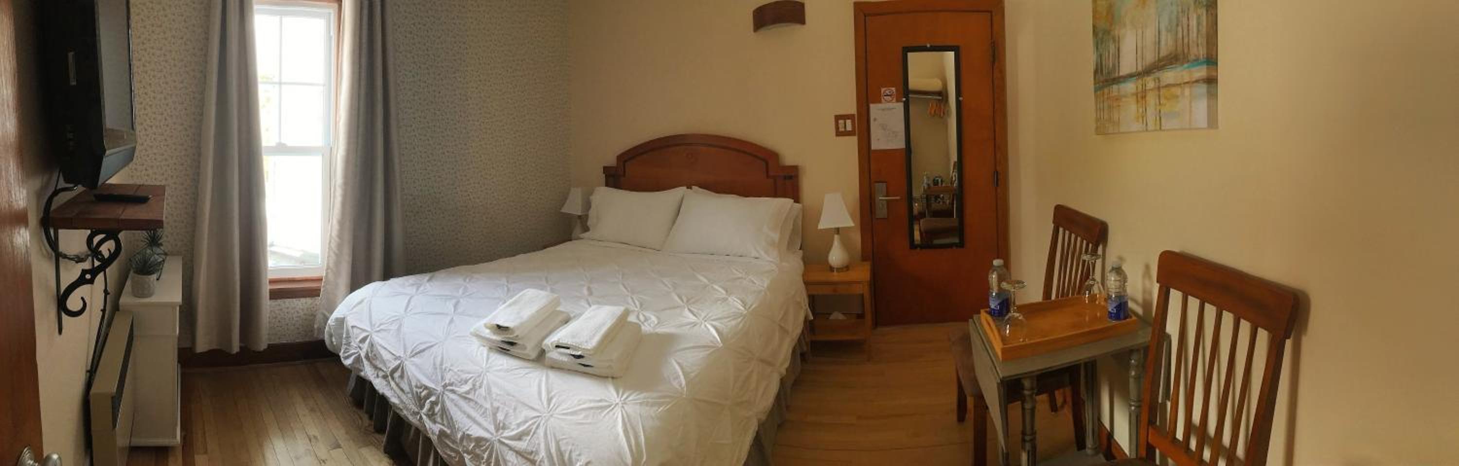 Standard Queen Room photo 2