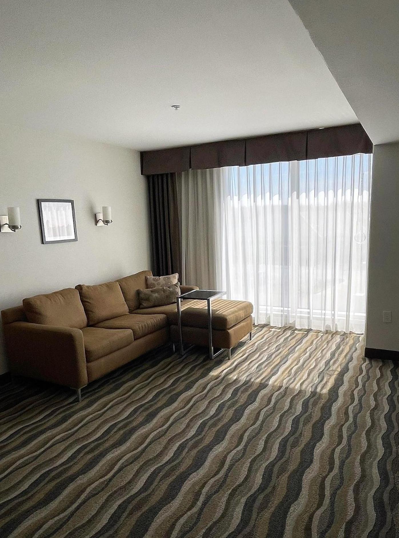 One-Bedroom King Suite - Non-Smoking photo 2