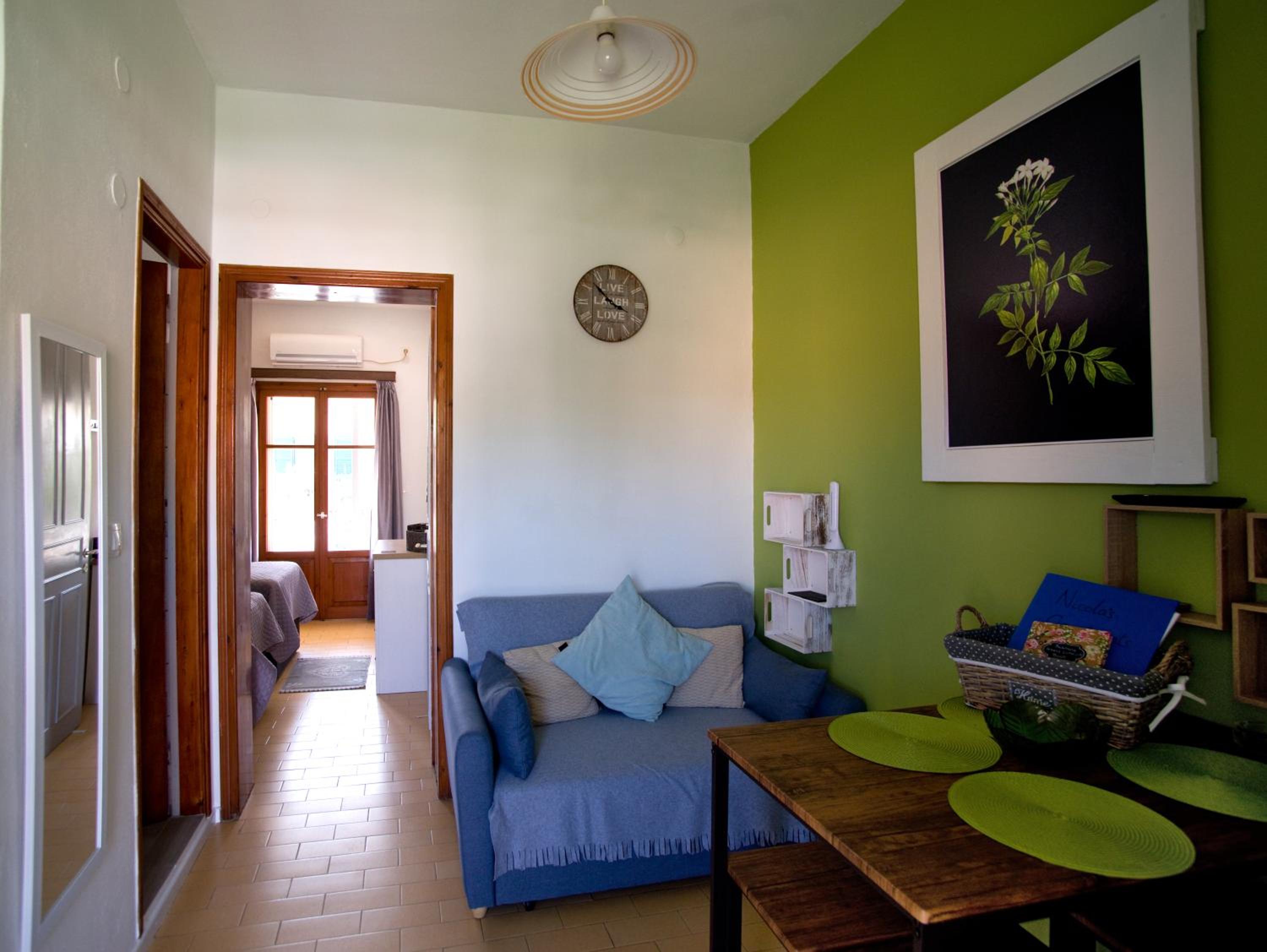 Apartment with Balcony photo 2