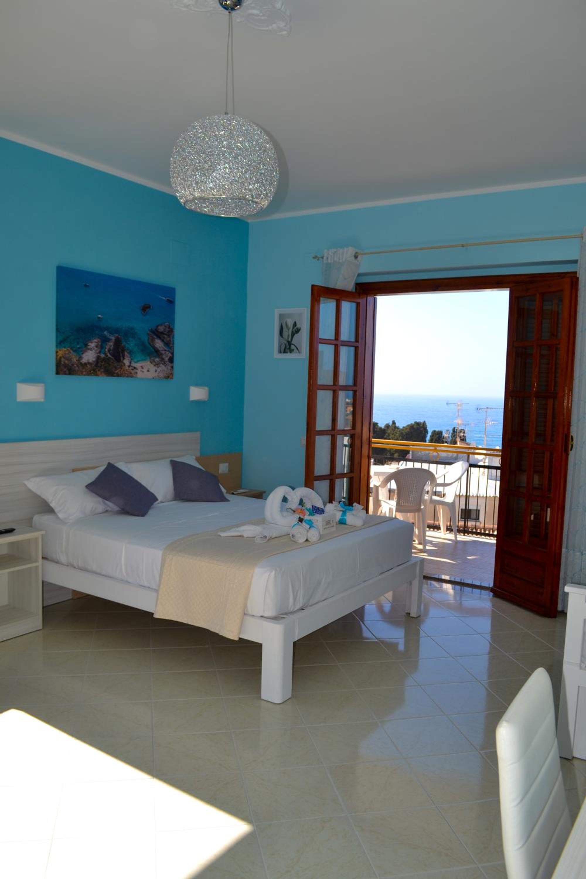 Deluxe Triple Room with Sea View photo 1