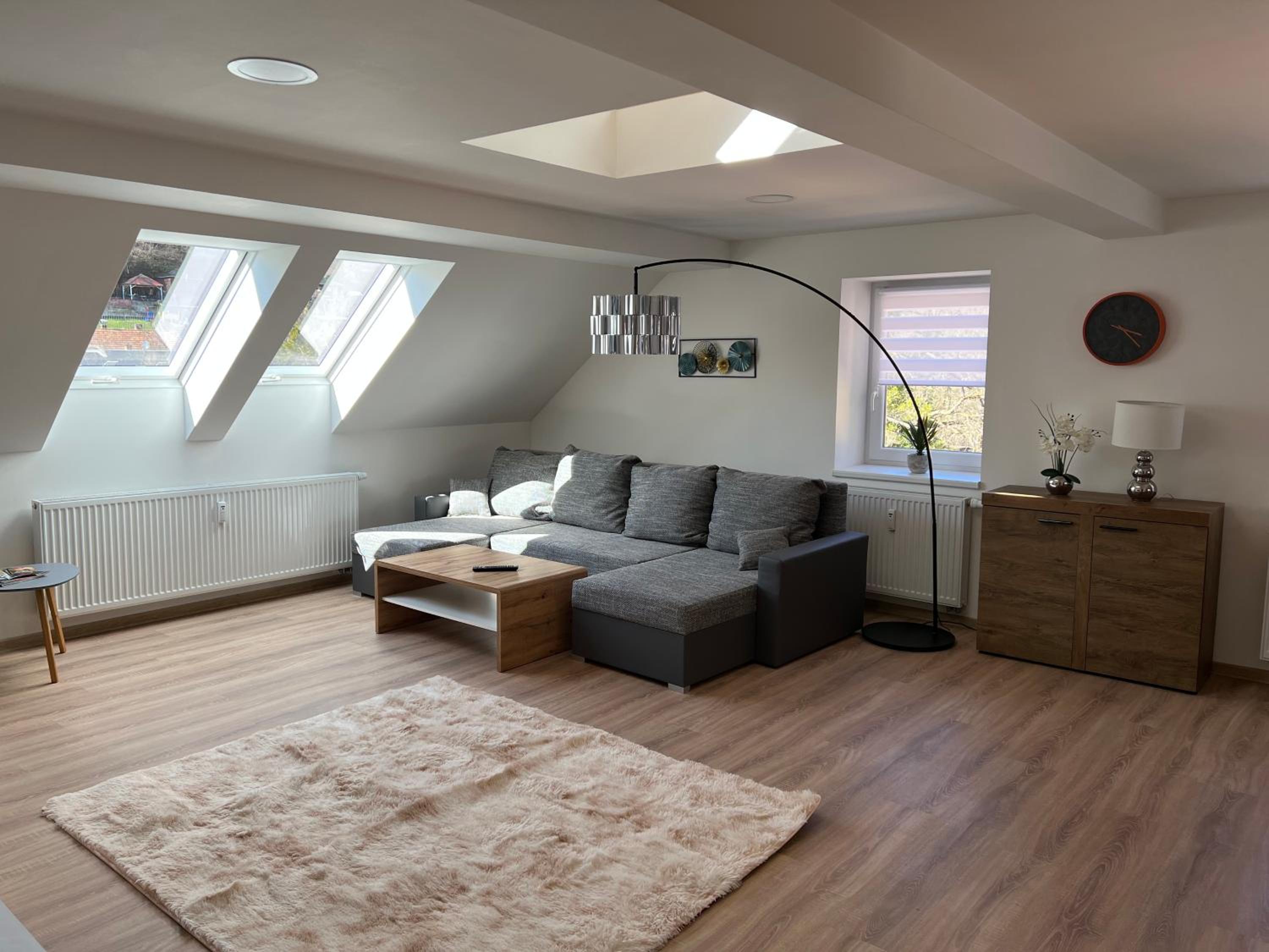 Loft - Photo 1