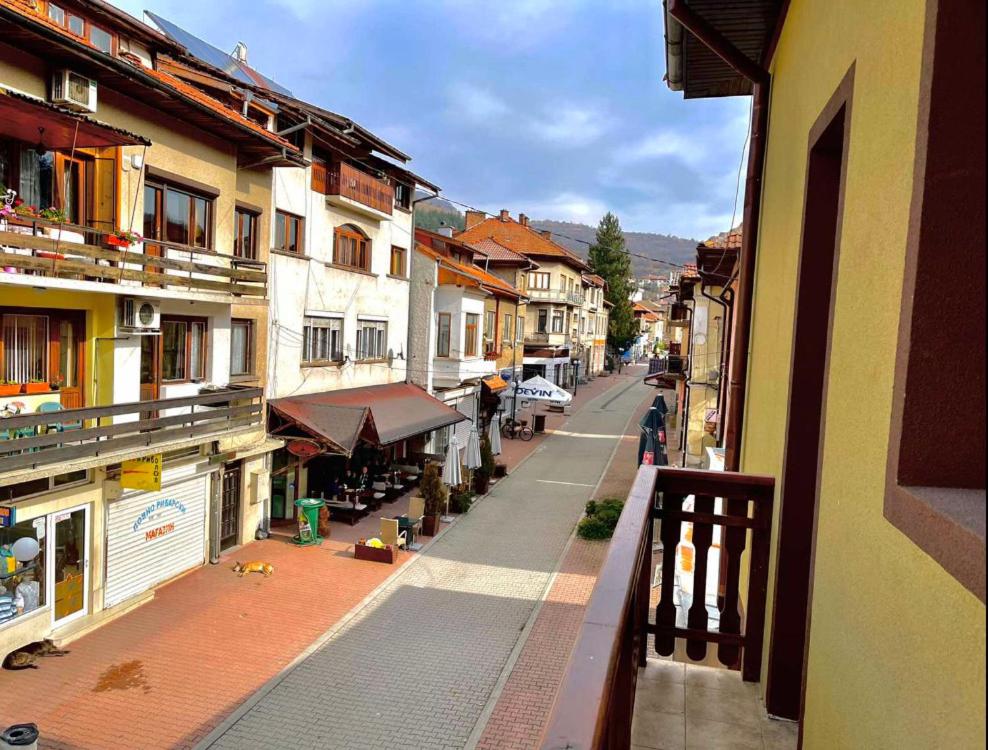 Apartment with Balcony photo 3