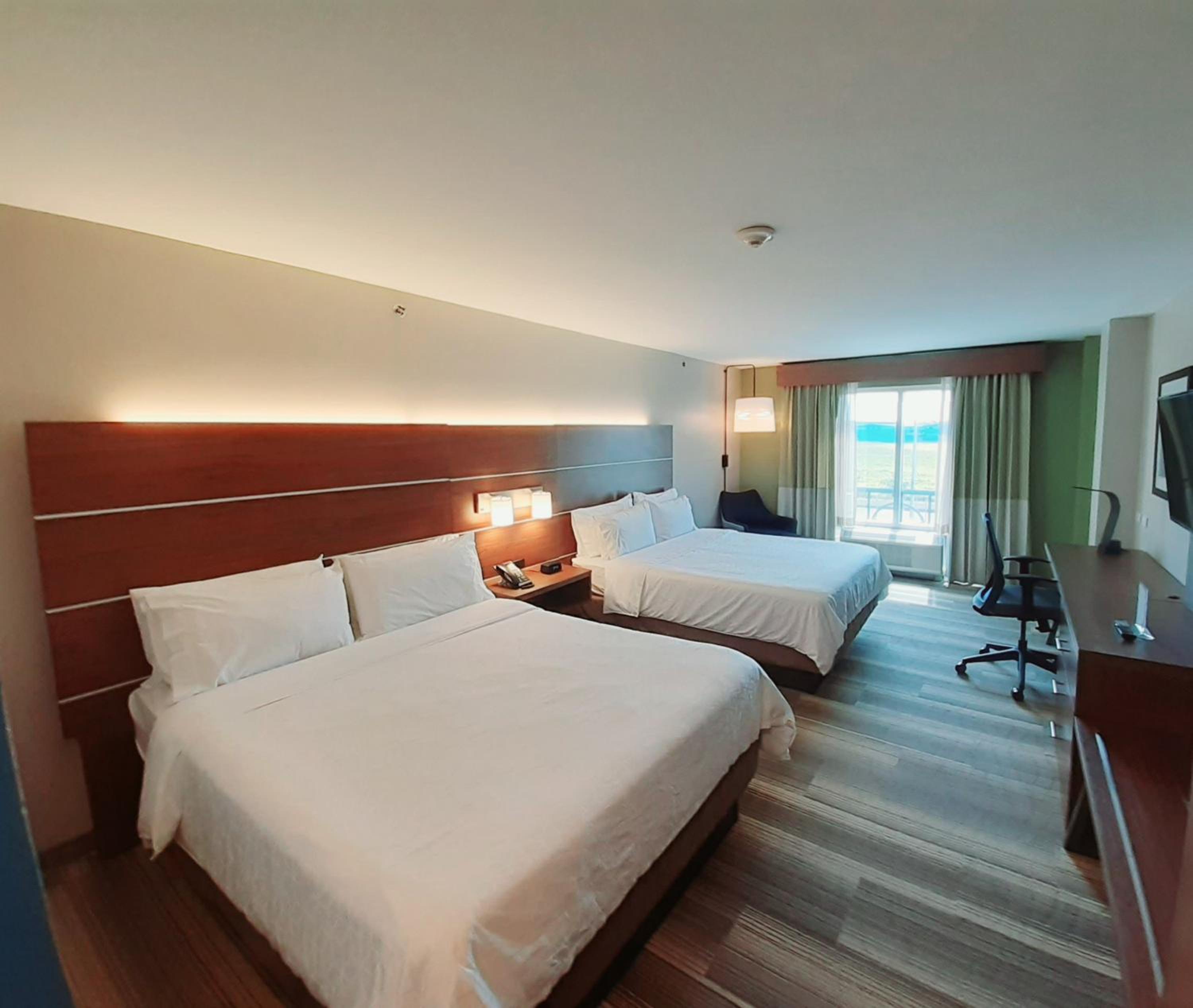 Standard Room with Two Queen Beds - Photo 1