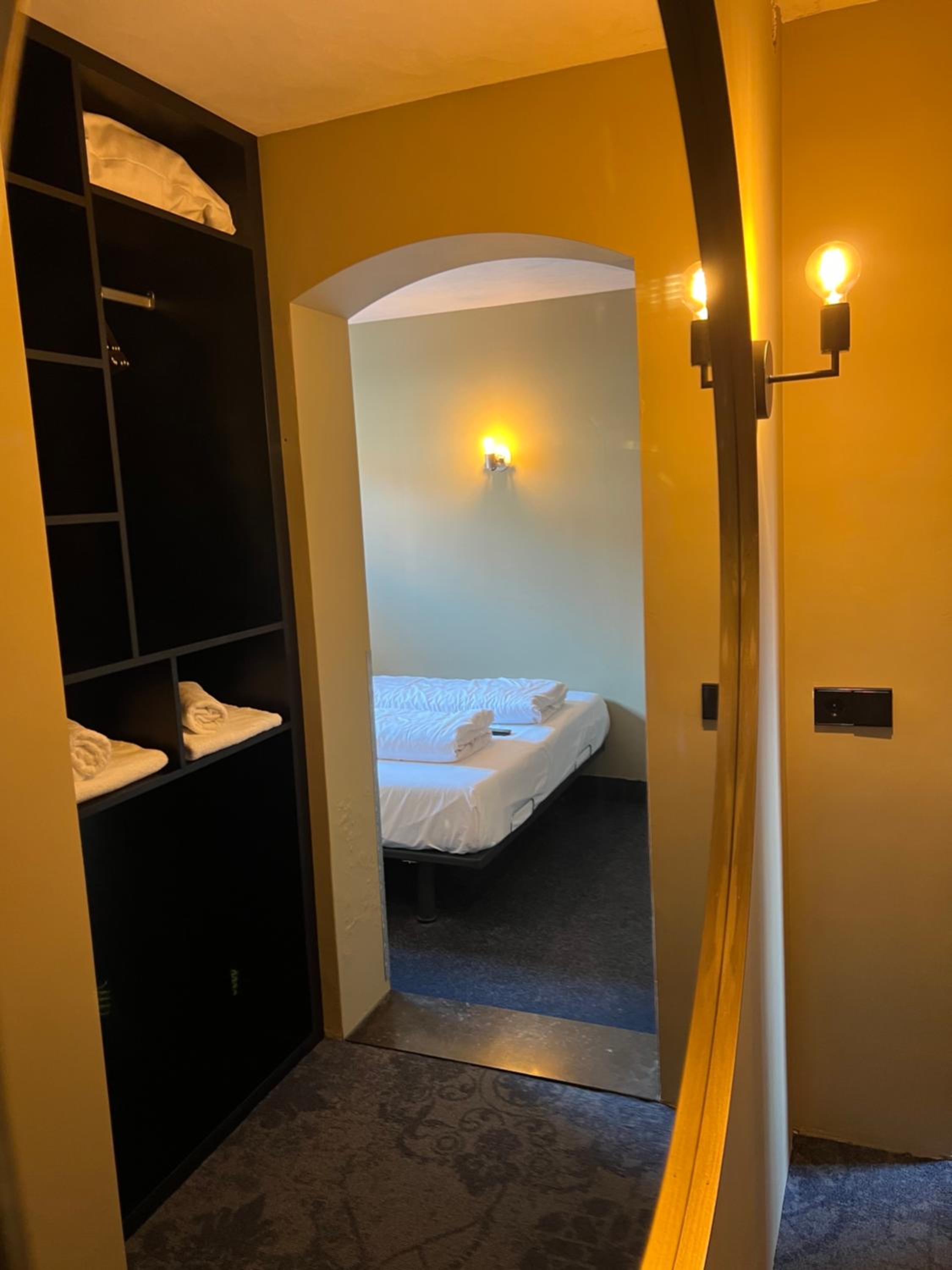 Deluxe Room - Photo 12