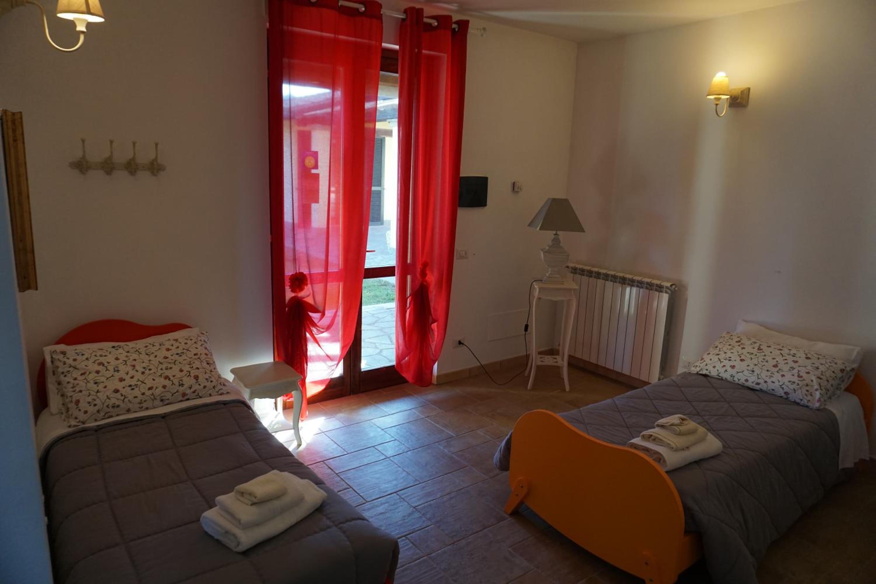 Large Double or Twin Room - Photo 3