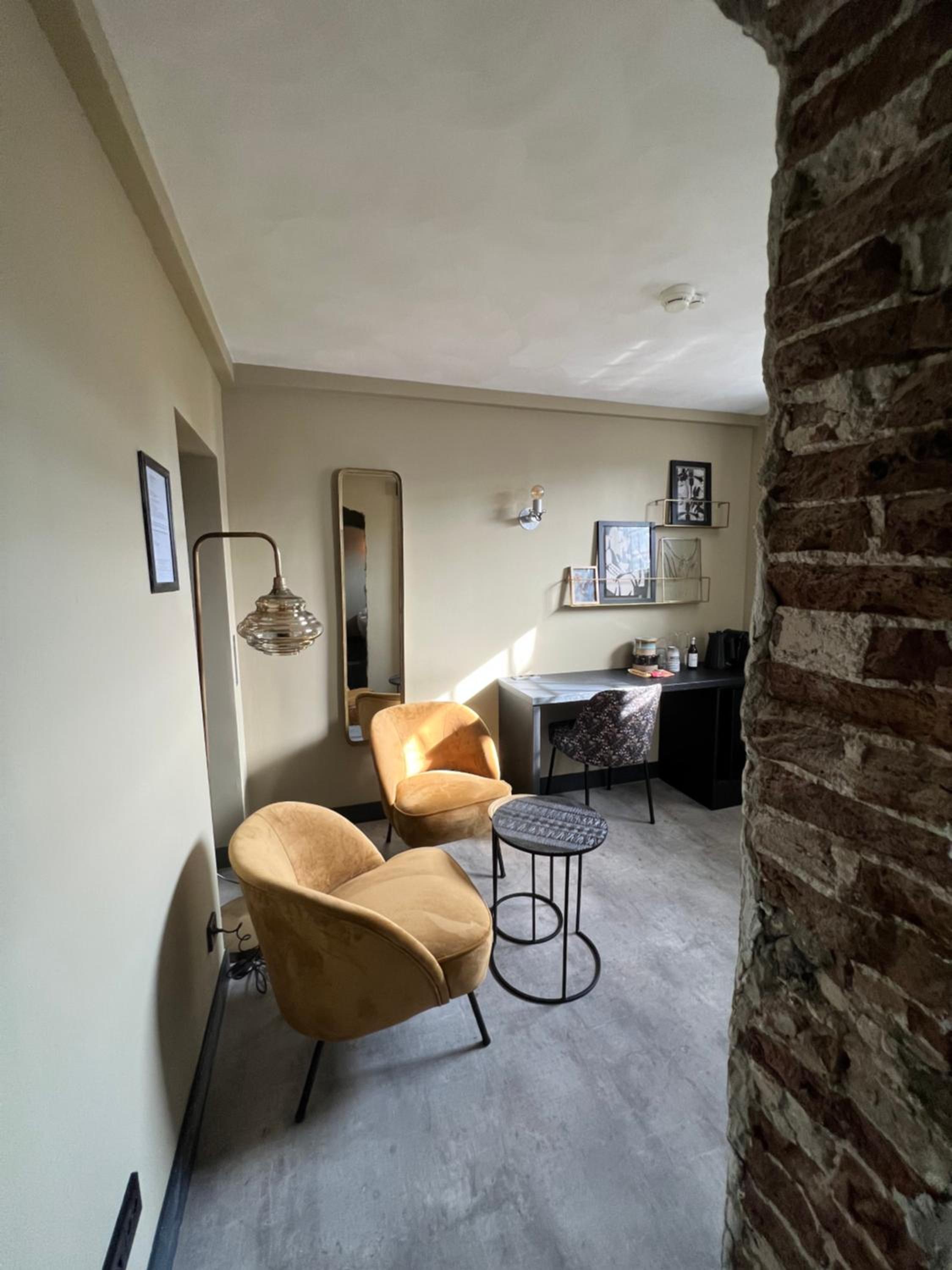 Deluxe Room - Photo 11