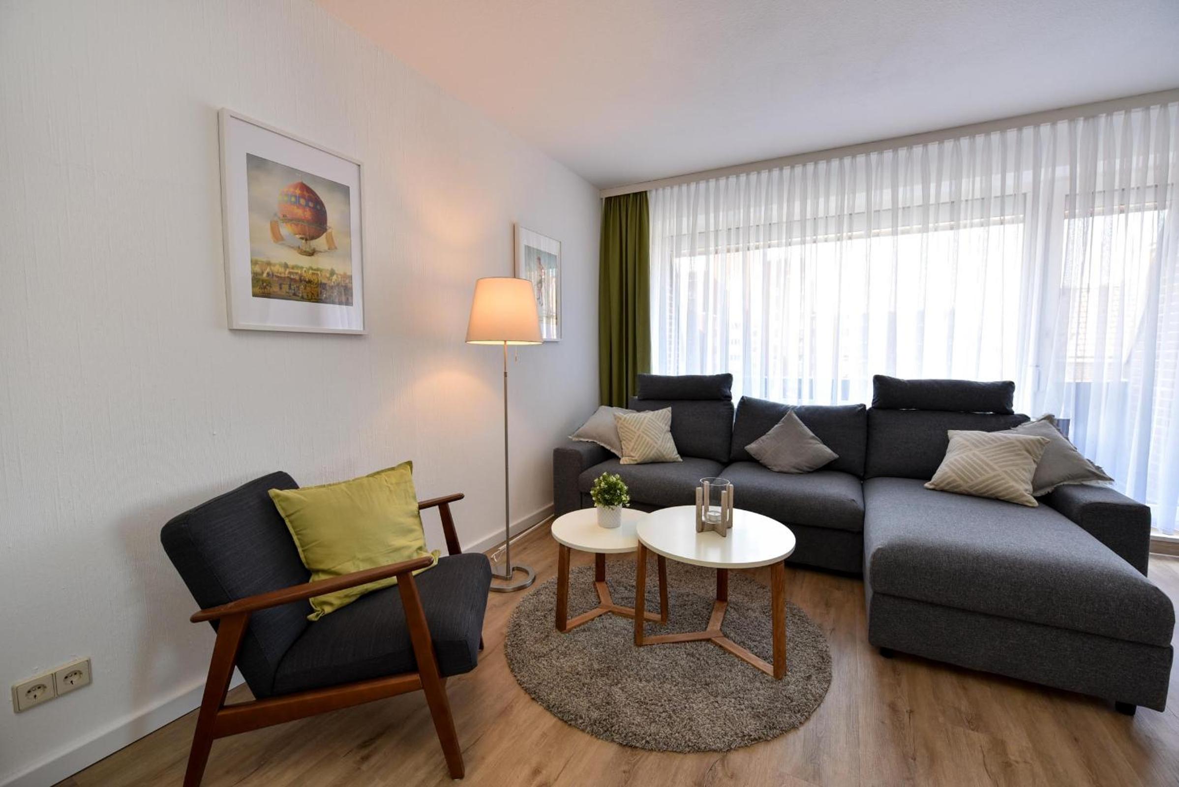 Apartment with Balcony photo 3