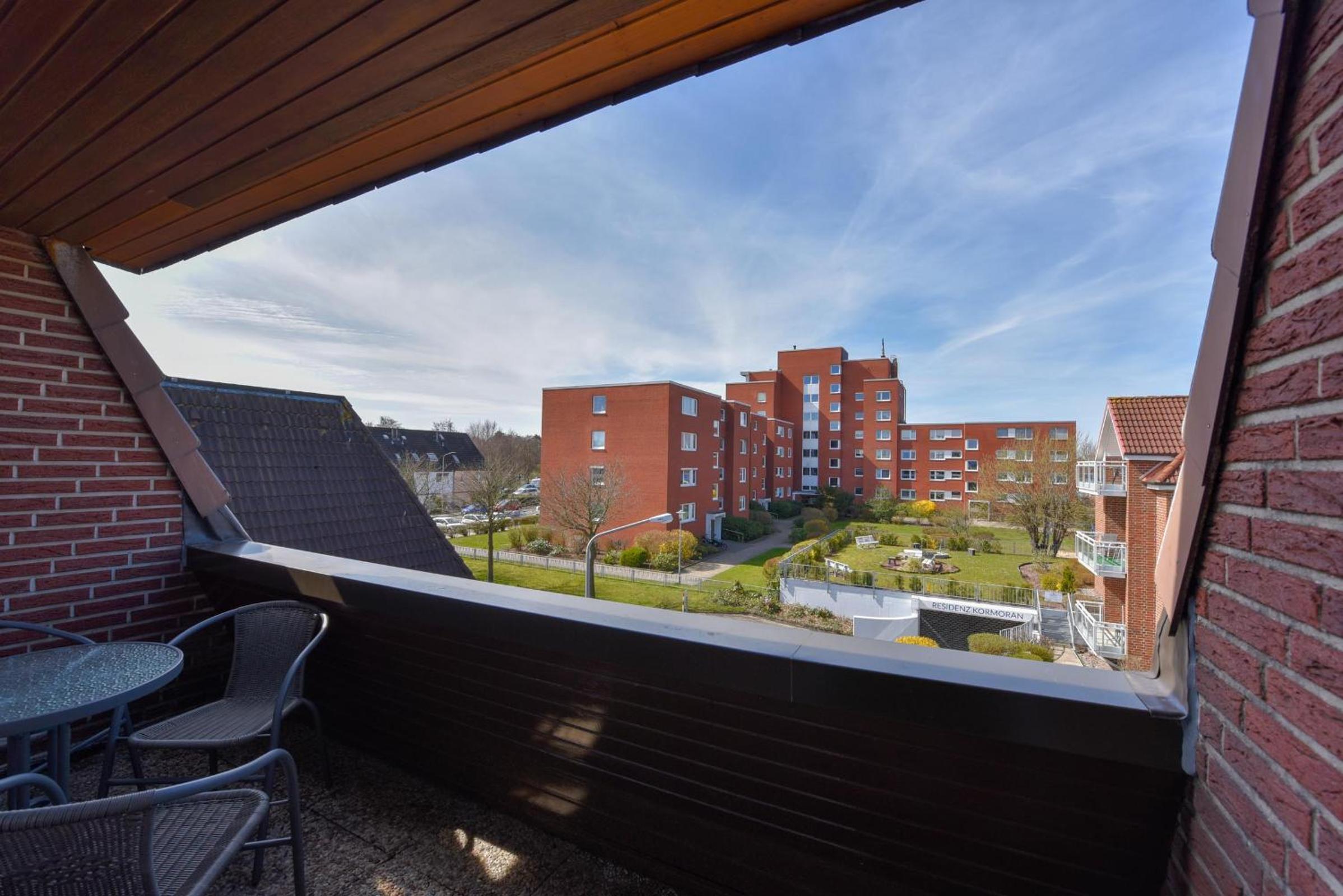 Apartment with Balcony photo 2