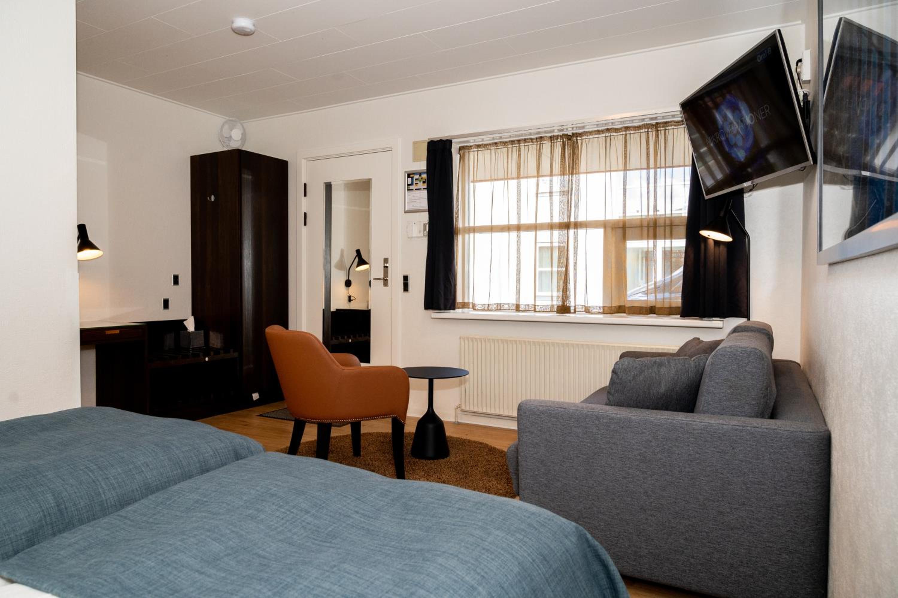 Standard Double Room - Photo 8