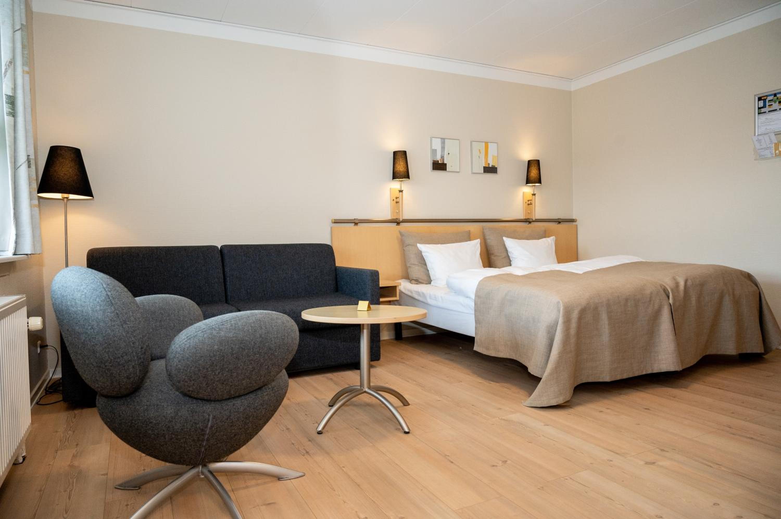 Comfort Double Room thumbnail 5